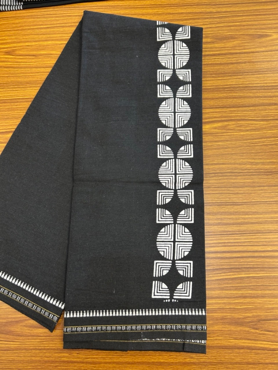 Kaitharikada - Single Kaily / Lungi - Polyster + Cotton - 20s twisted - 2.5 inch White Design printed kuppadam kara with Black colour body - 99 KK8035 GAN