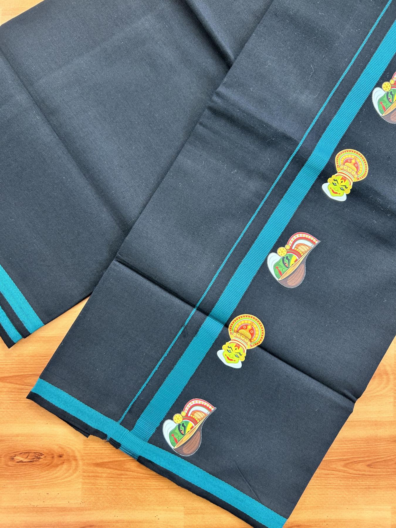 Single Kaily / Lungi- 20% Discount !! Kaitharikada - Pure Cotton - (40s) - 0.5 inch Bottle Green Kathakali Printed Design Kara with Black colour Body (2 meter / 4 muzham) - 20 KK8062 GAN