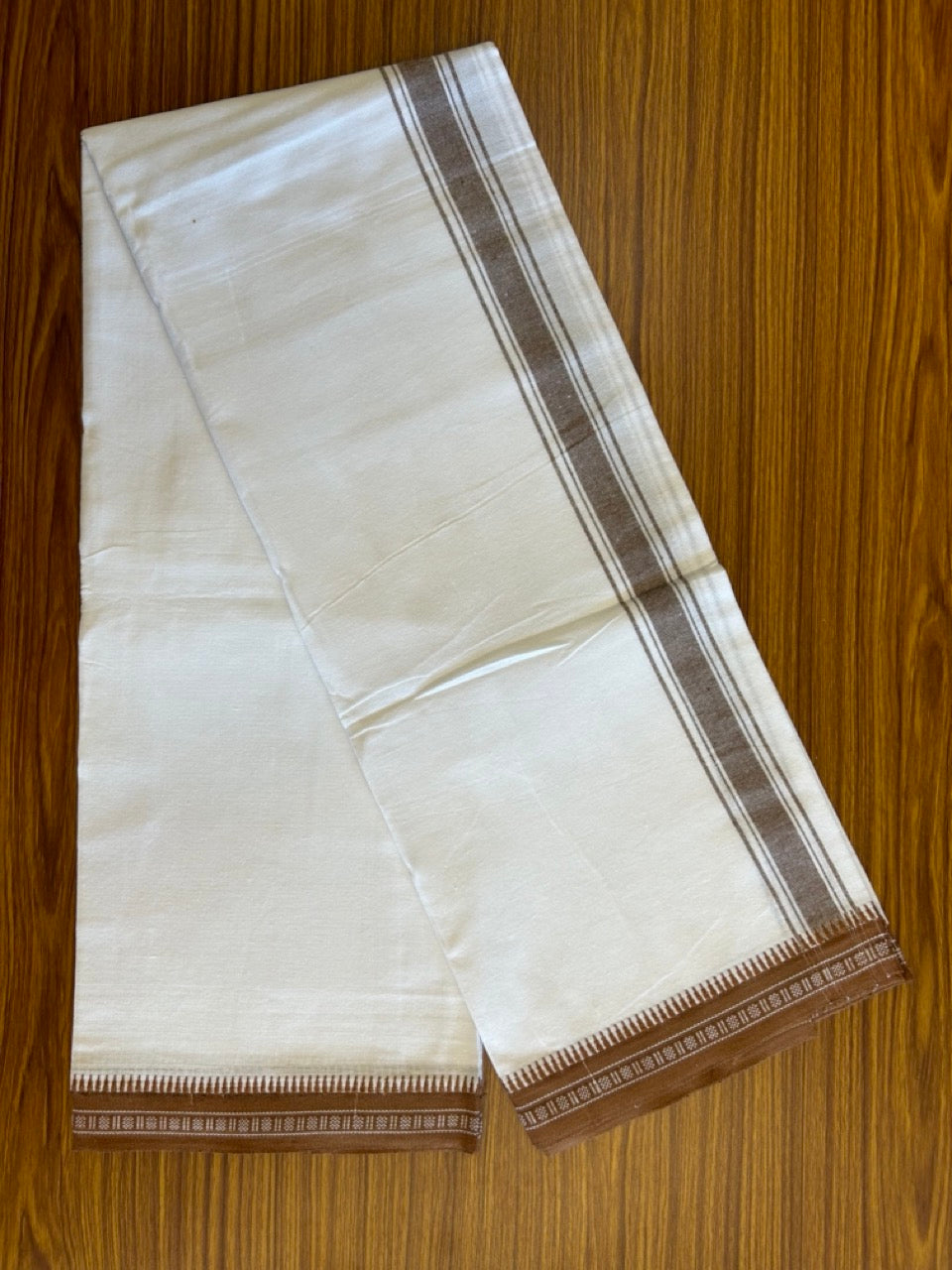 27% Discount!!! Kaitharikada Pure Cotton - Single Kaily / Lungi - 1.5 inch Brown Striped Kuppadam kara with White colour body (2 meter / 4 muzham) - 13KK8002AST