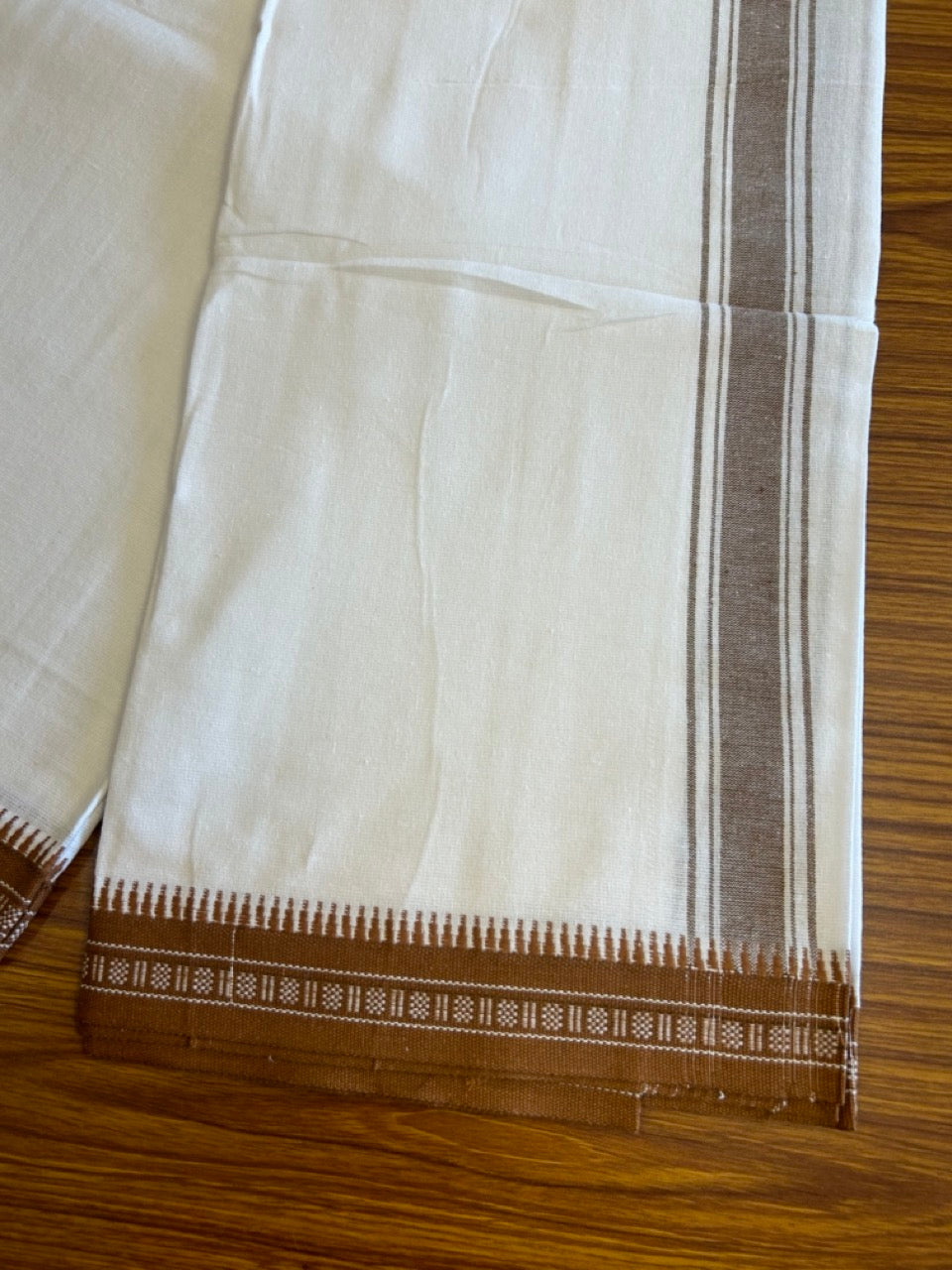 27% Discount!!! Kaitharikada Pure Cotton - Single Kaily / Lungi - 1.5 inch Brown Striped Kuppadam kara with White colour body (2 meter / 4 muzham) - 13KK8002AST