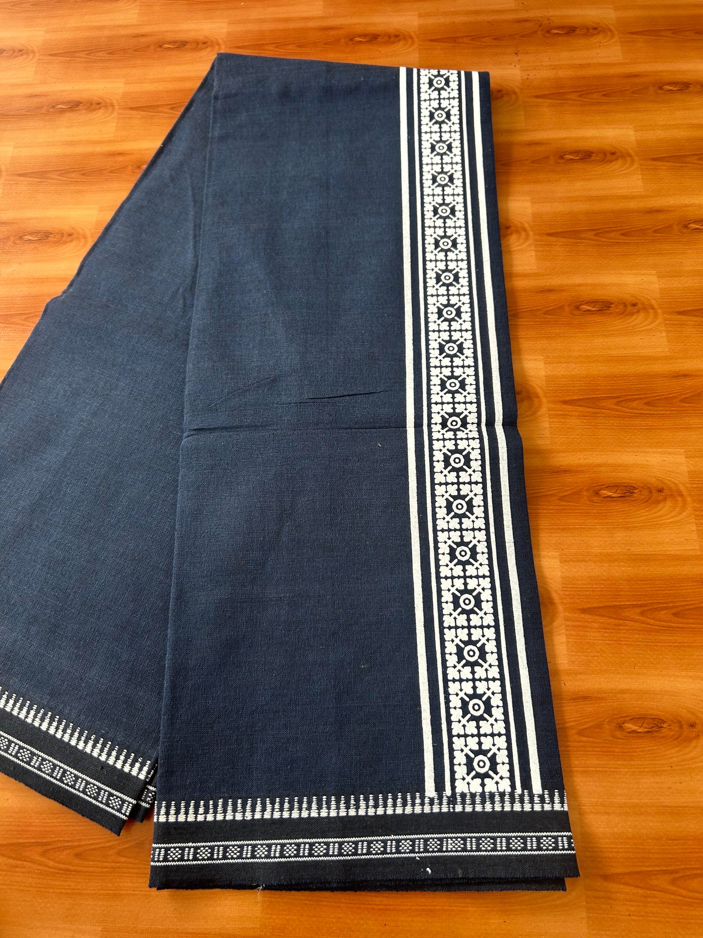 Kaitharikada - Single Kaily / Lungi - Mixed Cotton - 40s twisted - 2.5 inch White Design printed kuppadam kara with Navy Blue colour body (2 meter / 4 muzham) - 21 KK8054 GAN