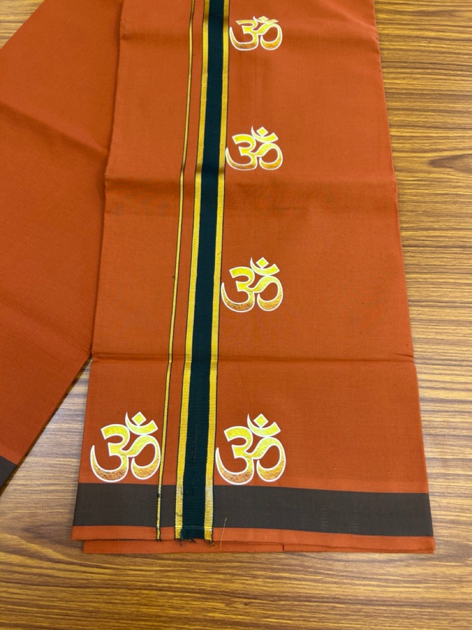 34% Discount ! Kaitharikada Pure Cotton - Single Kaily / Lungi -(40s)- 1 inch Dark Green & Gold Kasavu Ohm Printed Design kara with Kavi colour body (2 meter / 4 muzham) - 43 KK8028 GAN