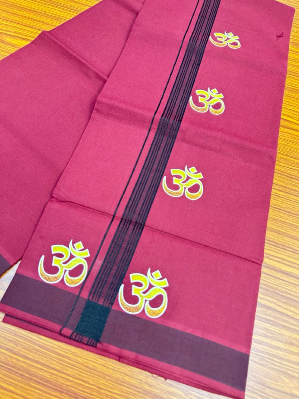 34% Discount ! Kaitharikada Pure Cotton - Single Kaily / Lungi -(40s)- 1.25 inch Black & Ohm Printed Design kara with Vine Purple colour body (2 meter / 4 muzham) - 44 KK8028 GAN