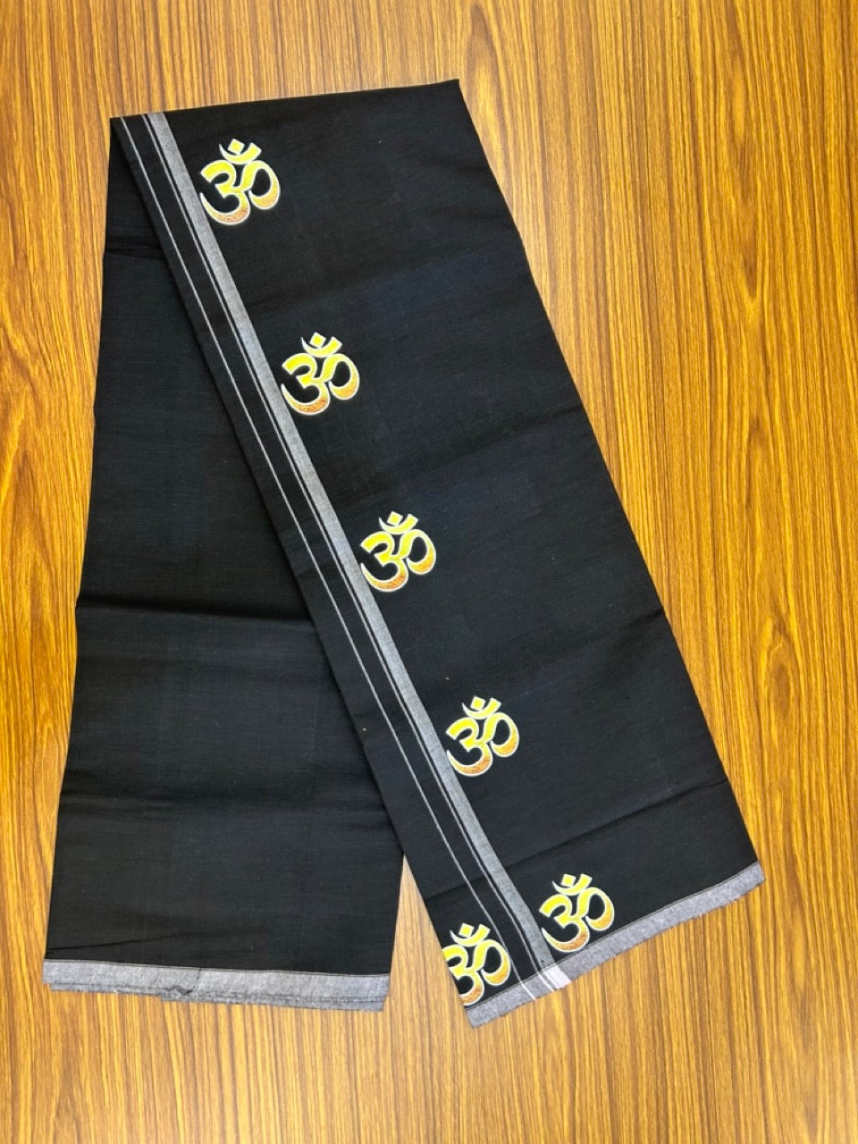8% Discount ! Kaitharikada - Pure Cotton - Single Kaily / Lungi -(40s)- 0.5 inch White Striped Ohm Printed Design kara with Black colour body (2 meter / 4 muzham) - 50 KK8028 GAN