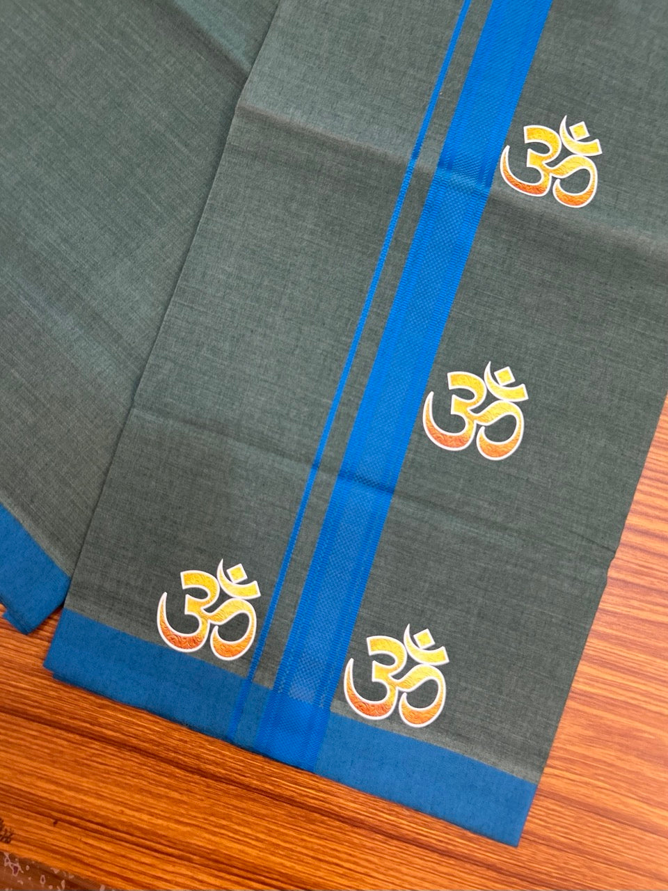 21% Discount ! Kaitharikada Pure Cotton - Single Kaily / Lungi -(40s)- 1.25 inch Blue Striped Ohm Printed Design kara with Green Shaded colour body (2 meter / 4 muzham) - 52 KK8028 GAN
