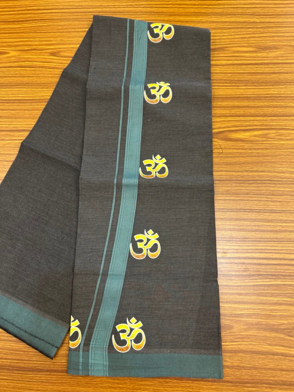 21% Discount ! Kaitharikada Pure Cotton - Single Kaily / Lungi -(40s)- 1 inch Dark Slate Grey Striped Ohm Printed Design kara with Black Shaded colour body (2 meter / 4 muzham) - 53 KK8028 GAN