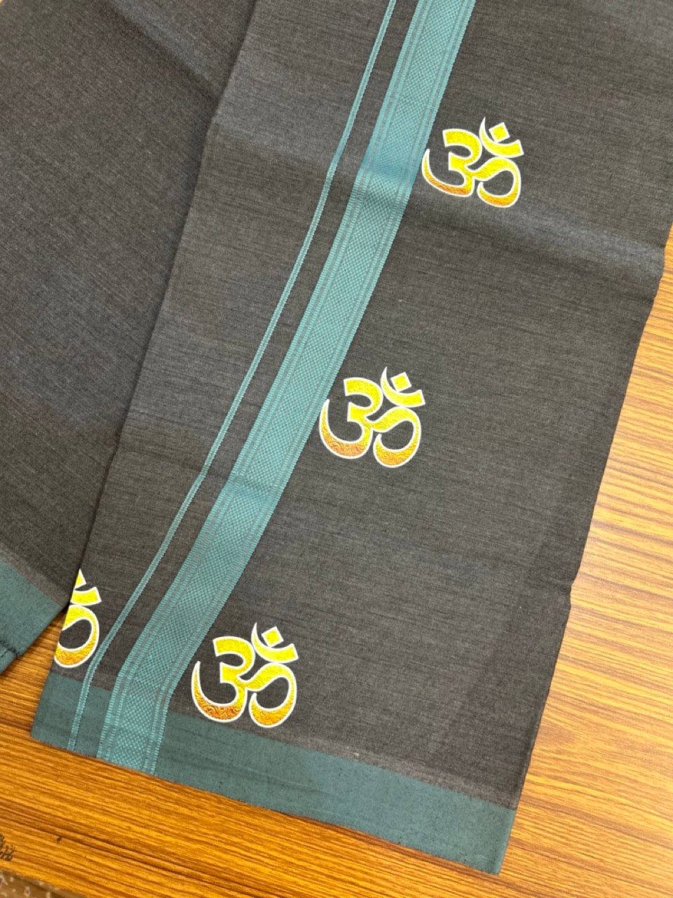 21% Discount ! Kaitharikada Pure Cotton - Single Kaily / Lungi -(40s)- 1 inch Dark Slate Grey Striped Ohm Printed Design kara with Black Shaded colour body (2 meter / 4 muzham) - 53 KK8028 GAN