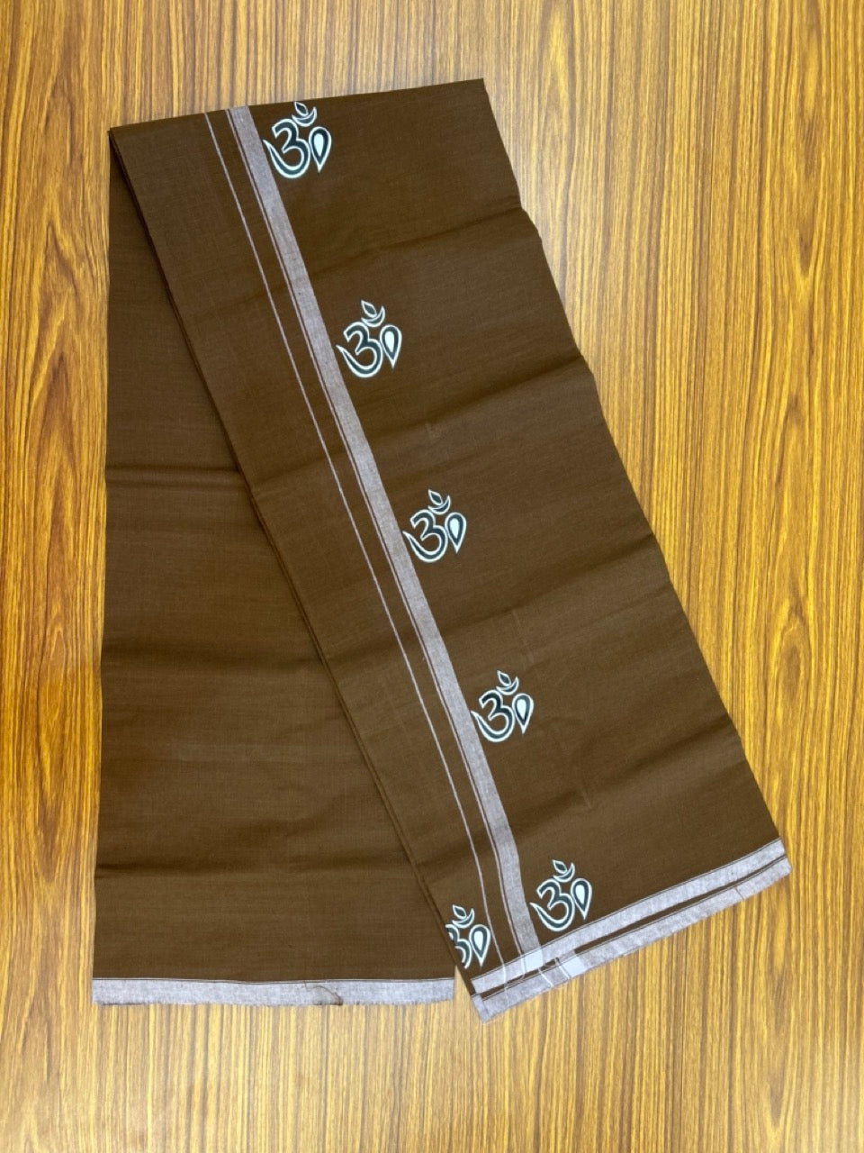9% Discount ! Kaitharikada Pure Cotton - Single Kaily / Lungi -(40s)- 0.5 inch White Striped Ohm Printed Design kara with Brown colour body (2 meter / 4 muzham) - 56 KK8028 GAN