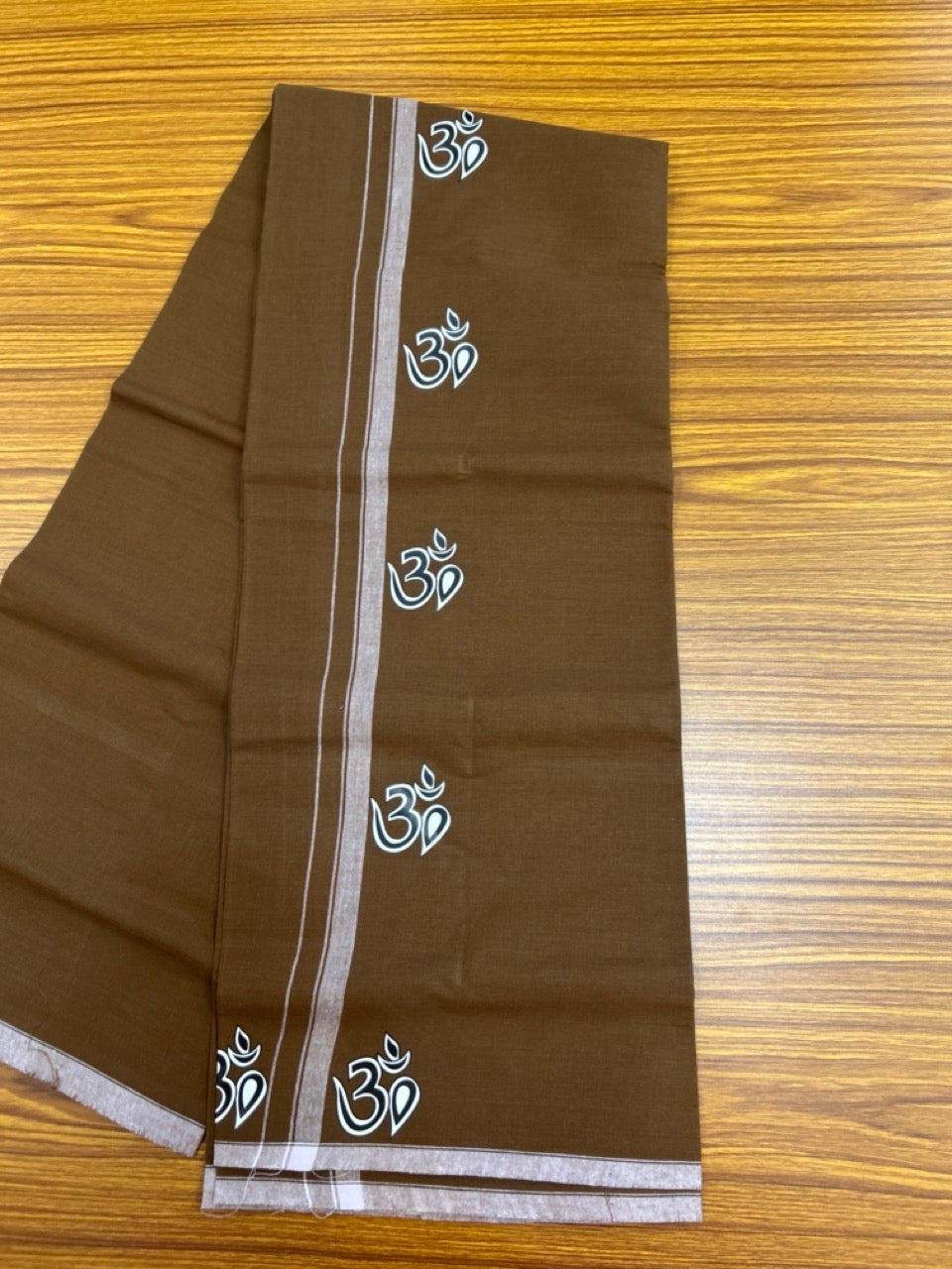 9% Discount ! Kaitharikada Pure Cotton - Single Kaily / Lungi -(40s)- 0.5 inch White Striped Ohm Printed Design kara with Brown colour body (2 meter / 4 muzham) - 56 KK8028 GAN