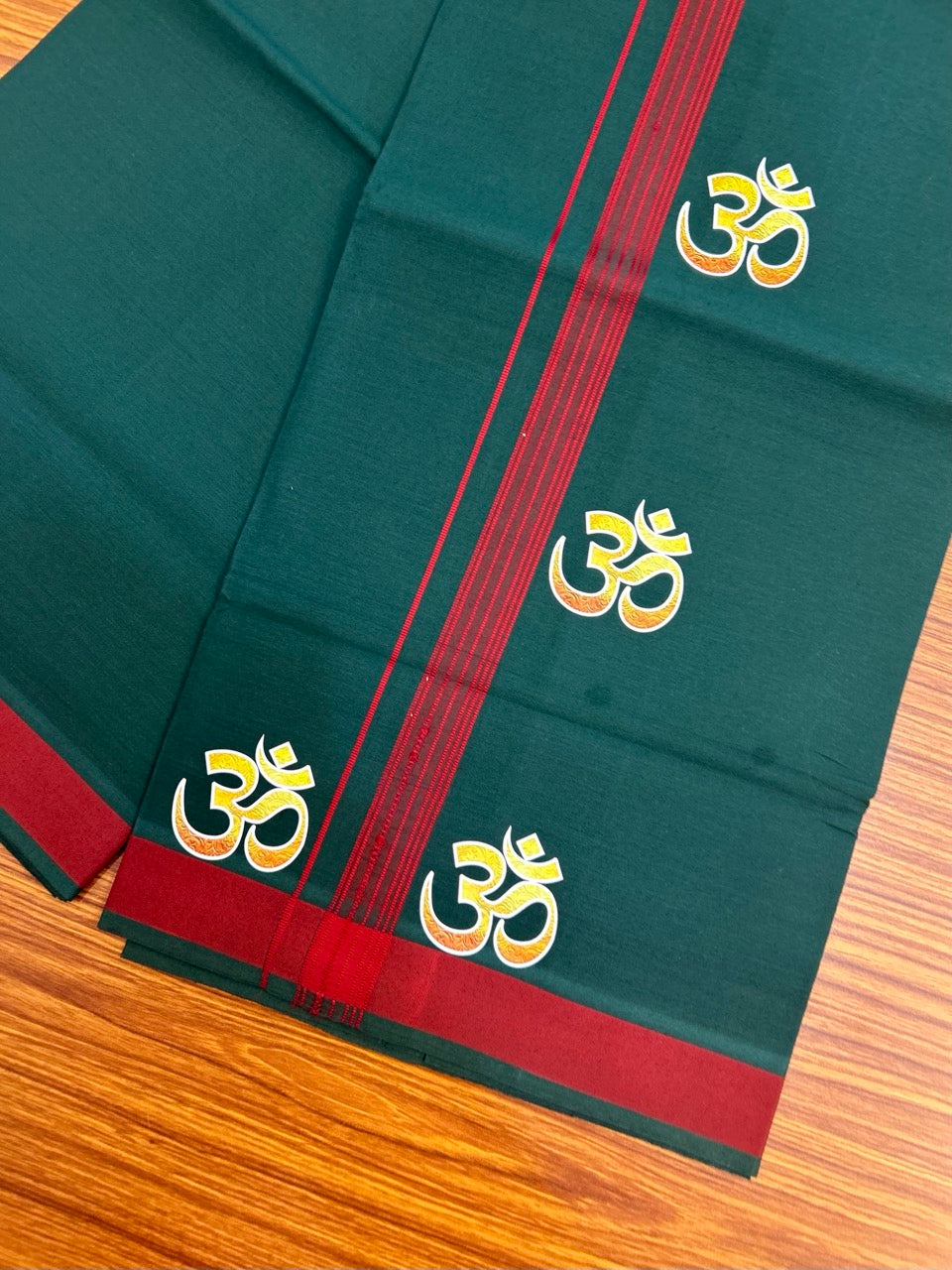 34% Discount ! Kaitharikada Pure Cotton - Single Kaily / Lungi -(40s)- 1 inch Maroon Striped Ohm Printed Design kara with Green colour body (2 meter / 4 muzham) - 57 KK8028 GAN