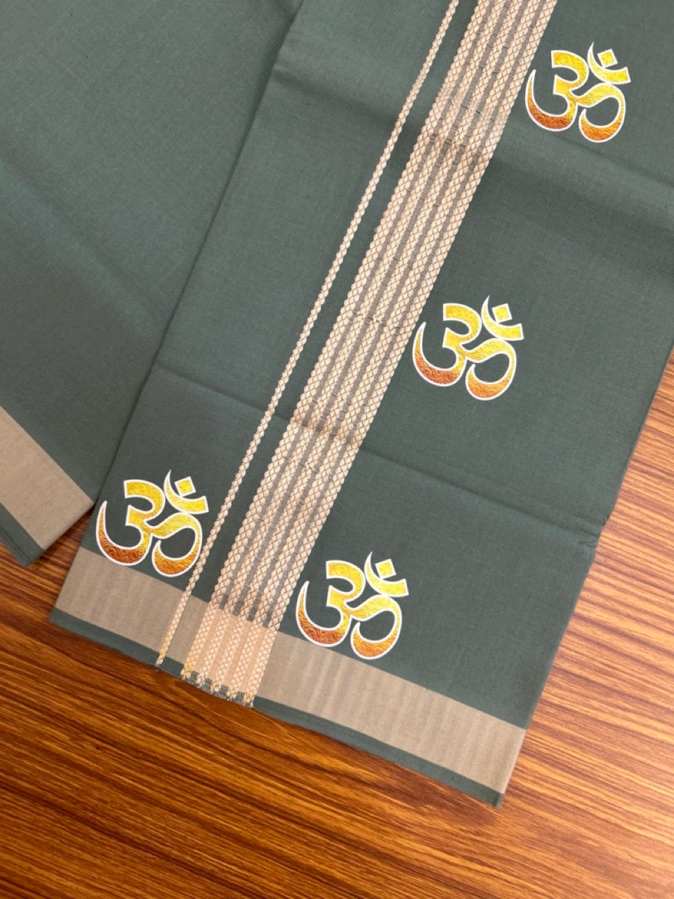 34% Discount ! Kaitharikada Pure Cotton - Single Kaily / Lungi -(40s)- 1.5 inch Cream Striped Ohm Printed Design kara with Green colour body (2 meter / 4 muzham) - 58 KK8028 GAN