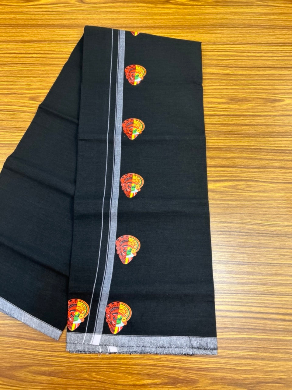 9% Discount !! Kaitharikada Pure Cotton - Single Kaily / Lungi - (40s) - 0.5 inch Printed Theyyam Kadhakali Printed Design kara with Black colour body (2 meter / 4 muzham) - 21 KK8028 GAN