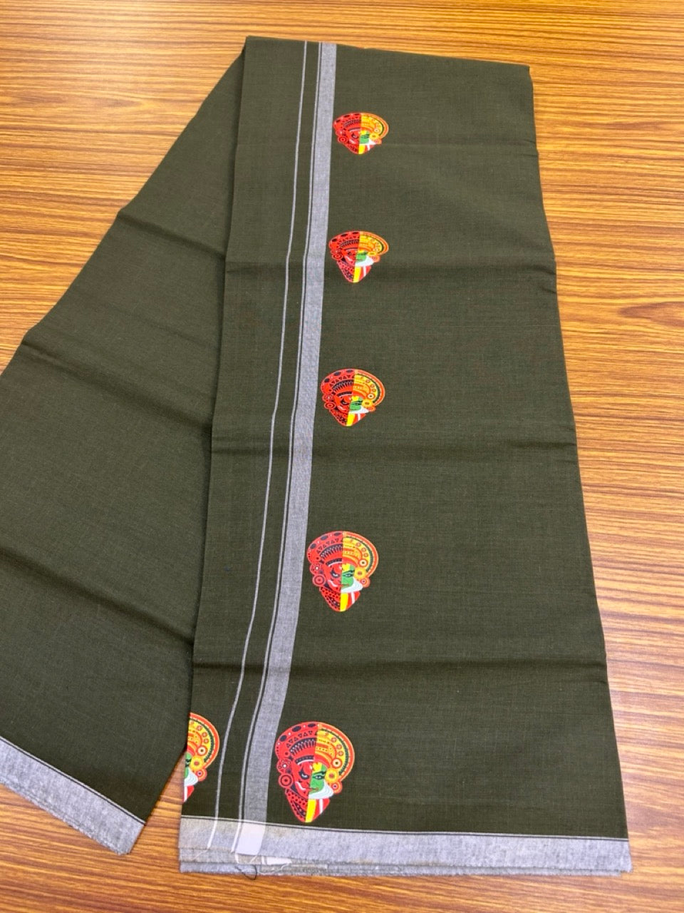9% Discount !! Kaitharikada Pure Cotton - Single Kaily / Lungi - (40s) - 0.5 inch Theyyam Kadhakali Printed Design kara with Dark Olive Green colour body (2 meter / 4 muzham) - 27 KK8028 GAN