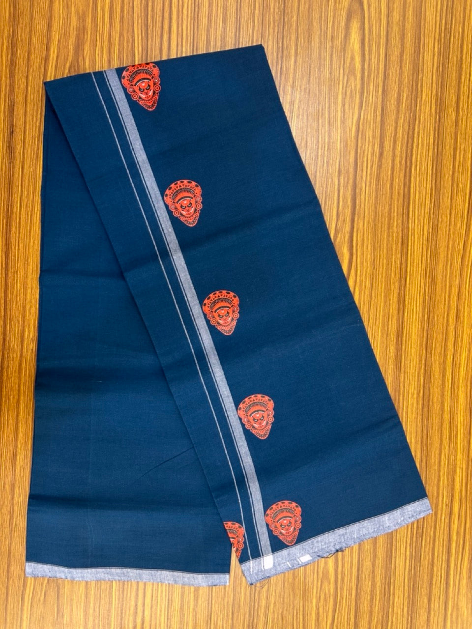 9% Discount !! Kaitharikada Pure Cotton - Single Kaily / Lungi - (40s) - 0.5 inch White kara Theyyam Printed Design with Dark Blue colour body (2 meter / 4 muzham) - 30 KK8028 GAN