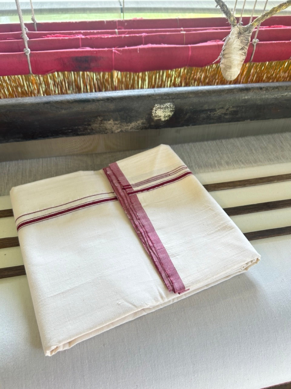 SIGNATURE KAITHARIKADA EXCLUSIVE SINGLE DHOTI - 25%DISCOUNT!! 100% Cotton Balaramapuram HANDLOOM Single Mundu/Dhoti - Off White - (Unbleached) 1 cm Maroon & Silver Striped KASAVU Chutty Kara (2 meter / 4 muzham) - 3KK5040KAI