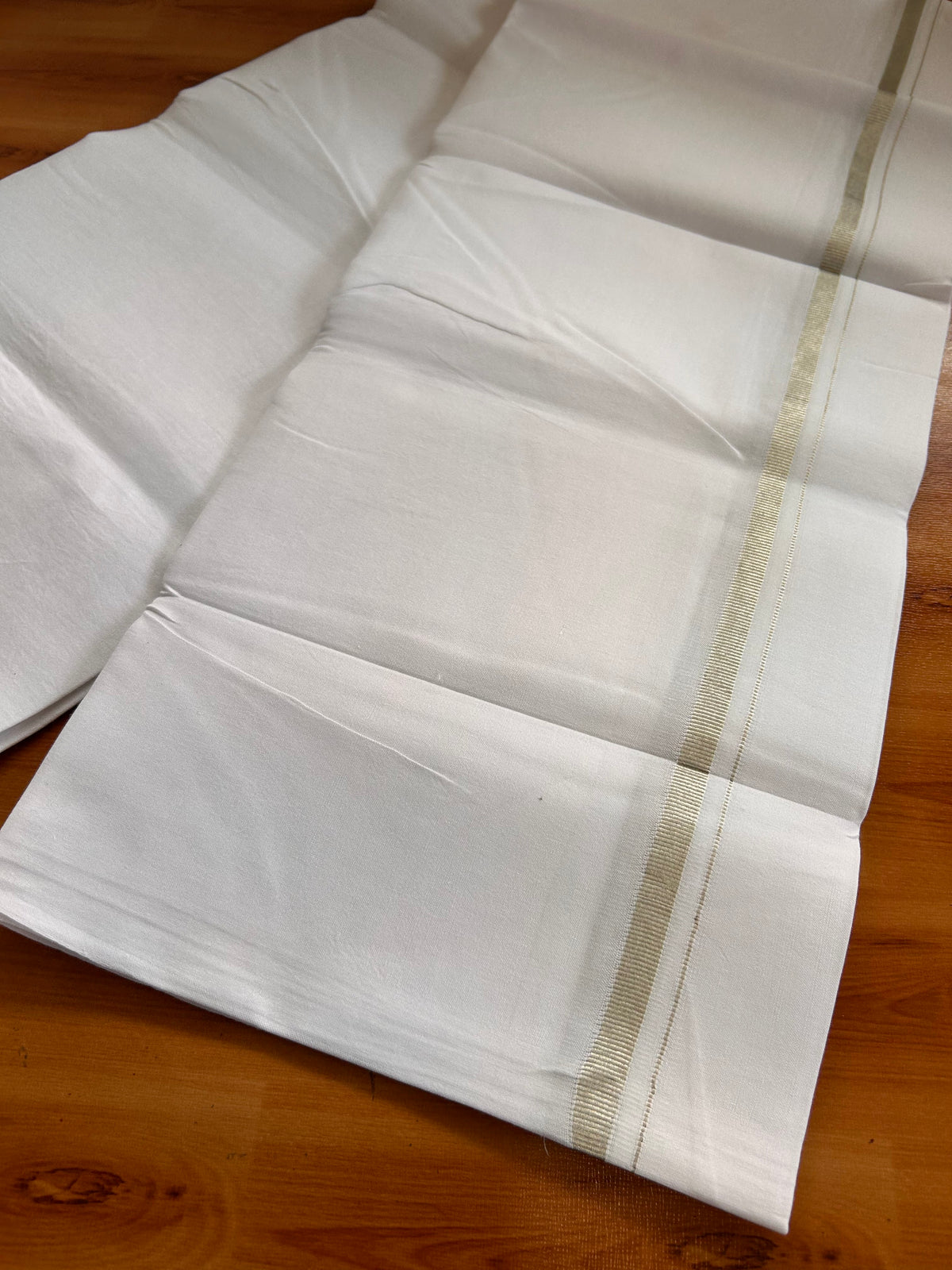 Single Pure White Mundu/Dhoti - 25% Discount ! KaithariKada Pulimood 100% Cotton Kerala Handloom - 0.5 inch Silver Kasav Kara (2 meter / 4 muzham) - 27 KK5534 KAI