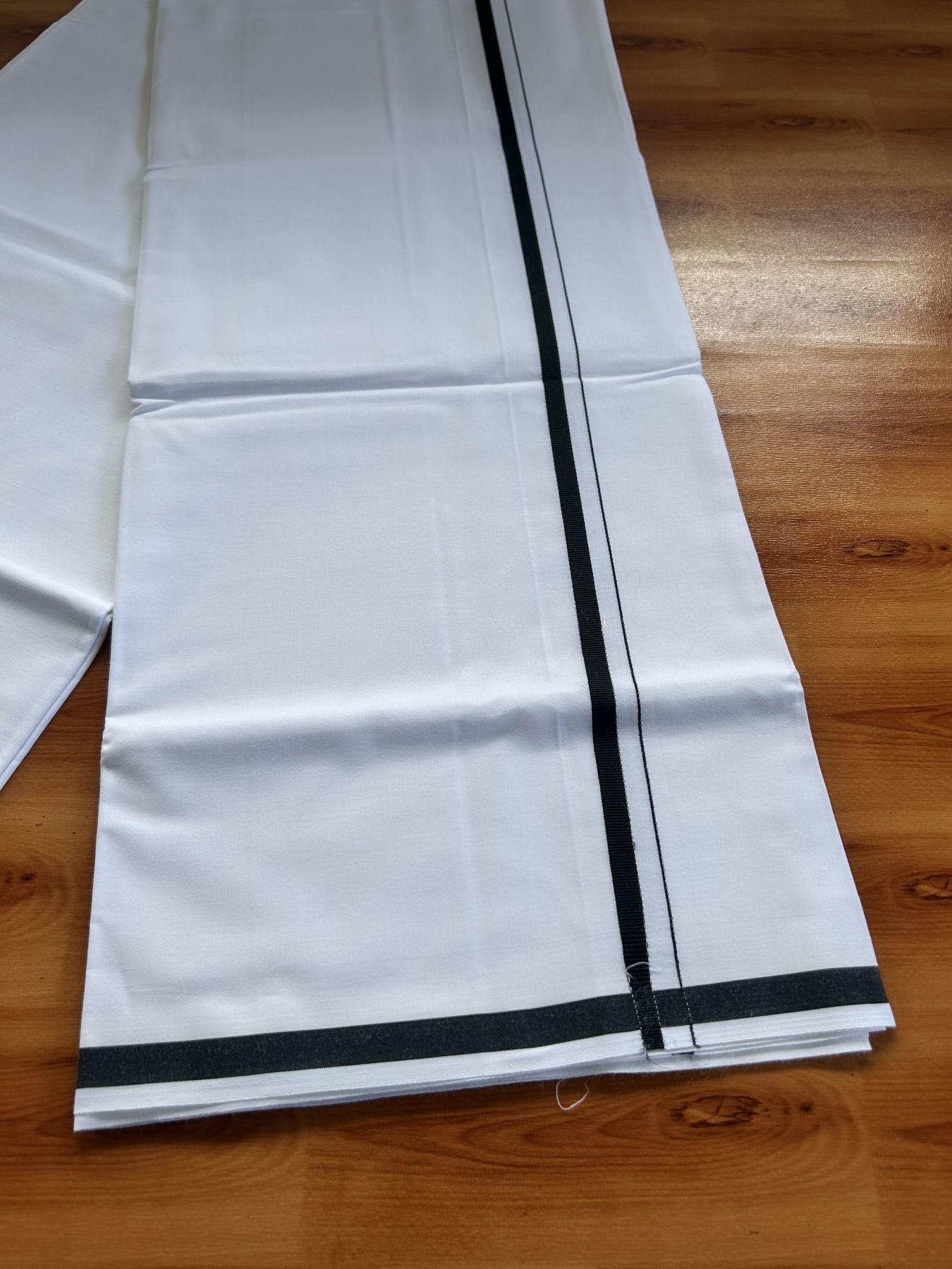 Single Pure White 100% Pure Cotton Mundu/Dhoti - 8% Discount! KaithariKada Mill Bleached - 40s - 1 cm Black Kara (2 meter / 4 muzham) - 7 KK5467 MC