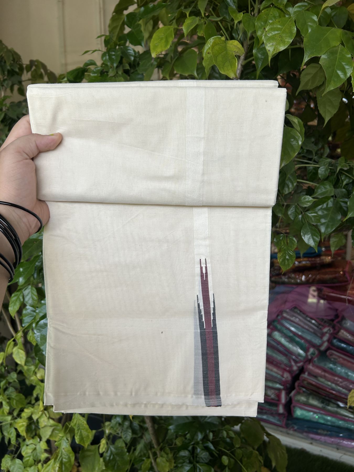 20% Discount!! KaithariKada Balaramapuram 100% Cotton Off White Double - (Unbleached) Mundu/Dhoti-100x100 - 0.75 Inch Puliyilakkara Black & Maroon Big Chutty Kara - 22 KK5323 ASH