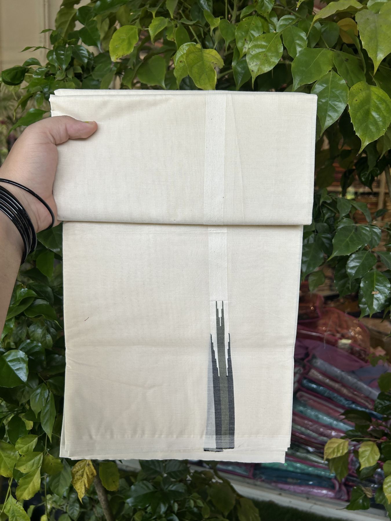 20% Discount!! KaithariKada Balaramapuram 100% Cotton Off White Double - (Unbleached) Mundu/Dhoti-100x100 - 0.75 Inch Puliyilakkara Black & Green Big Chutty Kara - 23 KK5323 ASH