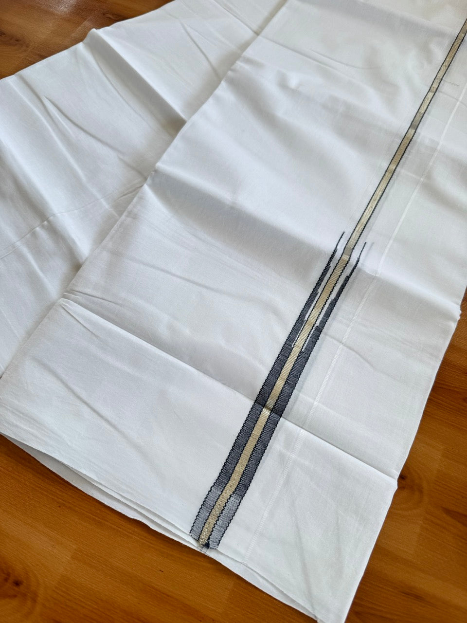 Double Pure White Mundu/Dhoti - 20% Discount !! KaithariKada Balaramapuram 100% Cotton - 100x80 - 1.5 cm Puliyilakkara Silver Kasav & Navy Blue Shaded Chutty Kara 3.90 mtr (8 muzham) - 15 KK5505 VAS