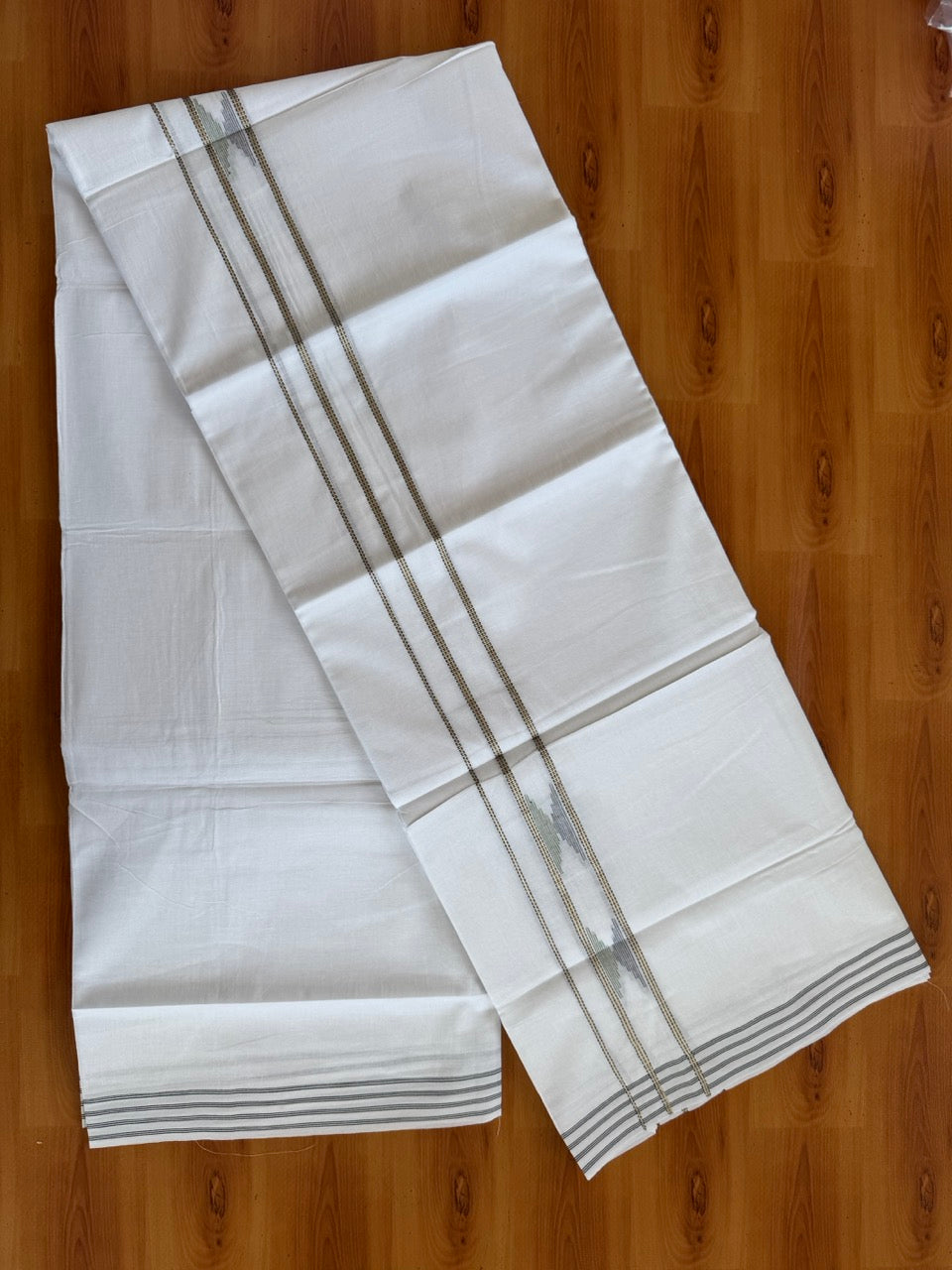 Double Pure White Mundu/Dhoti - 20% Discount !! KaithariKada Balaramapuram 100% Cotton - 100x80 - 1 inch Silver Kasav Light Green & Black Design Kara 3.90 mtr (8 muzham) - 20 KK5505 VAS
