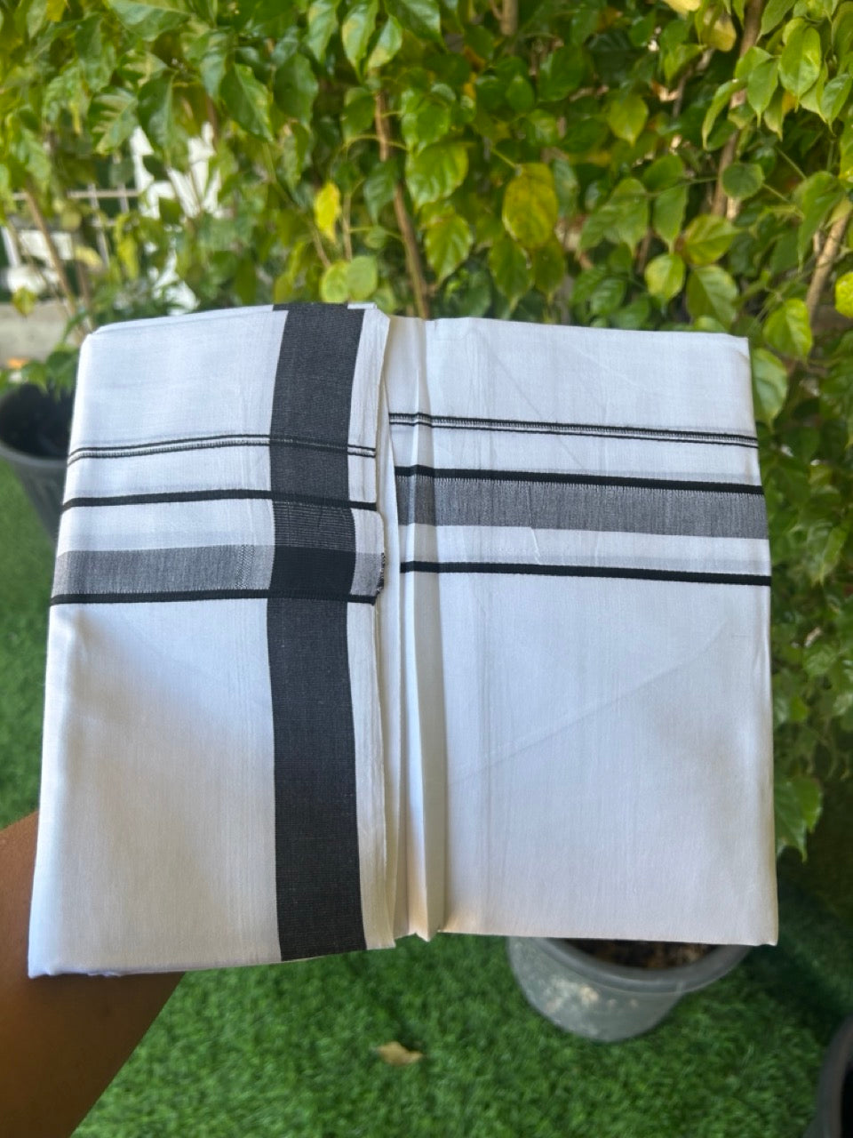 25% DISCOUNT! KaithariKada Balaramapuram 100% Mercerised Cotton Double ULTRA PURE white Mundu/Dhoti - 120x120 - 1.5 inch Heavy Chutty Black Shaded Kara - 18KK5139THI