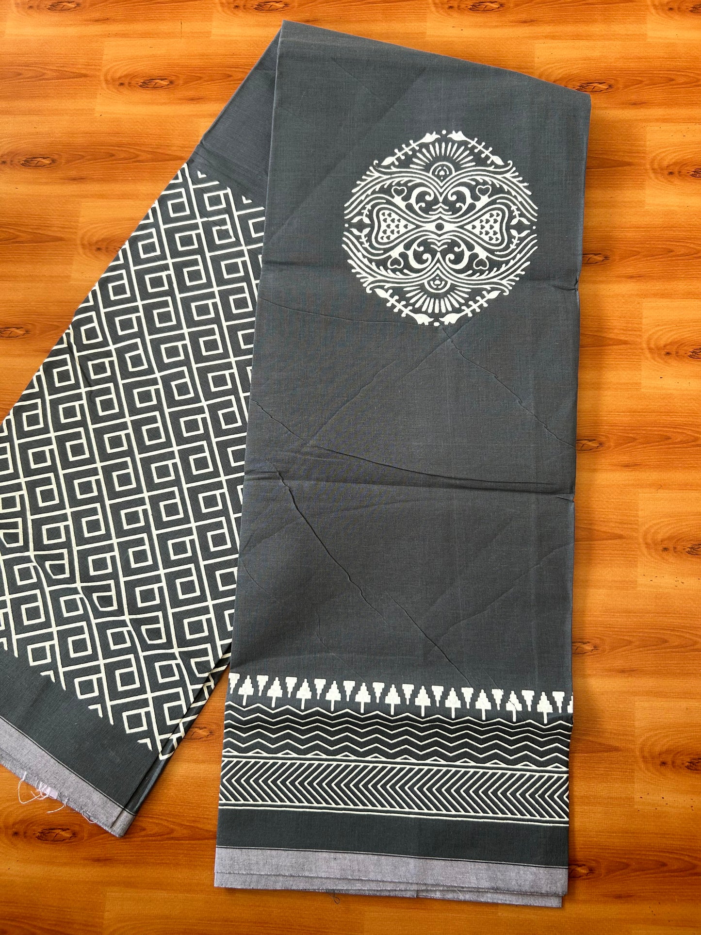 Single Kaily / Lungi - Mixed Cotton - (40s) - White Design printed kuppadam kara with Ash Grey colour body (2 meter / 4 muzham) - 11 KK8062 GAN