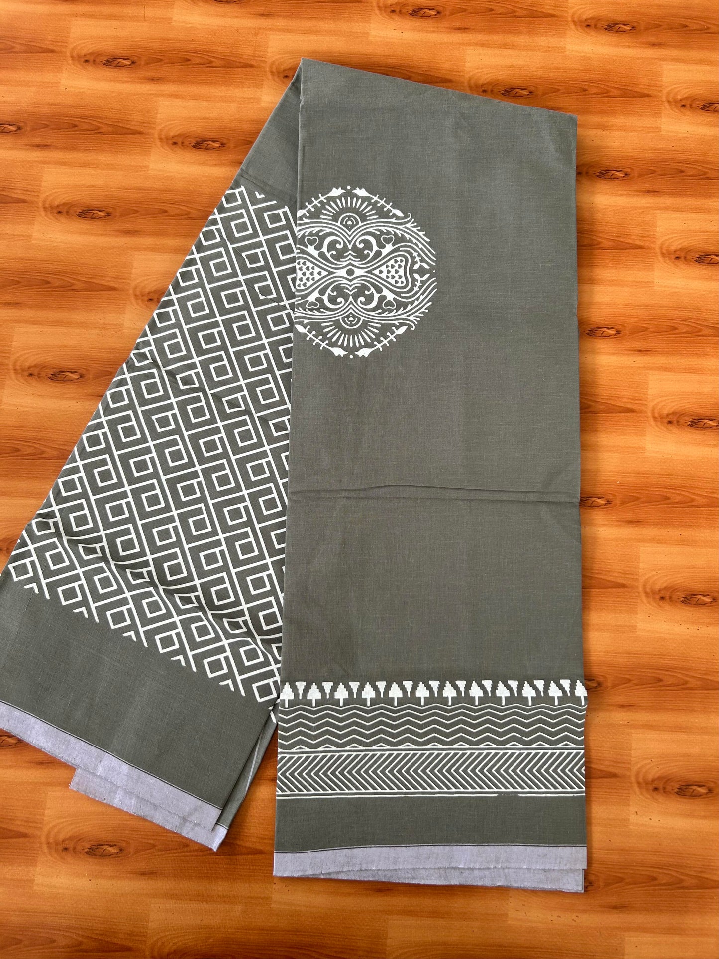 Single Kaily / Lungi - Mixed Cotton - (40s) - White Design printed kuppadam kara with Sage Green colour body (2 meter / 4 muzham) - 16 KK8062 GAN
