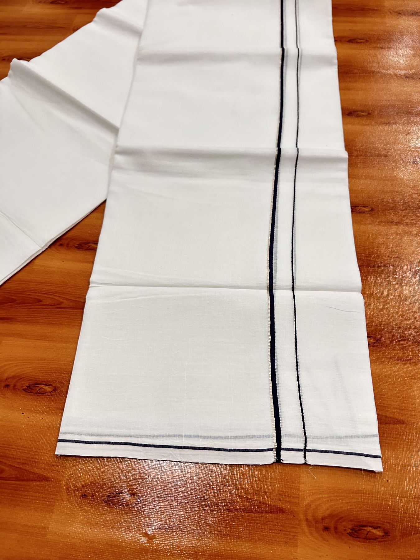 Double Pure White Mundu/Dhoti - 20% Discount !! KaithariKada Balaramapuram 100% Cotton - 60s - 0.5 cm Navy Blue Silver Kasav Striped Kara - 3.85 mtr ( 8 muzham) - 28 KK5425 PMC