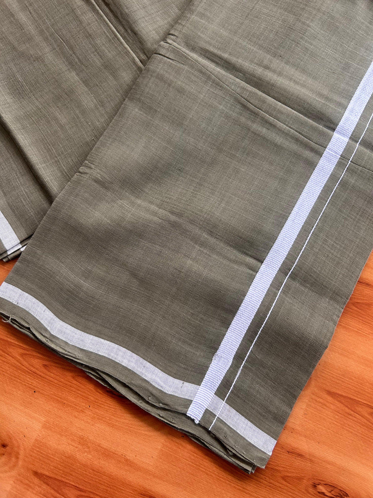 Kerala Handloom Single Kaily/Lungi - KaithariKada 100% Pure Cotton - 40s - 0.5 cm White Kara With Olive Green Shaded colour Body - (2 meter / 4 muzham) - 4 KK5539 ELA
