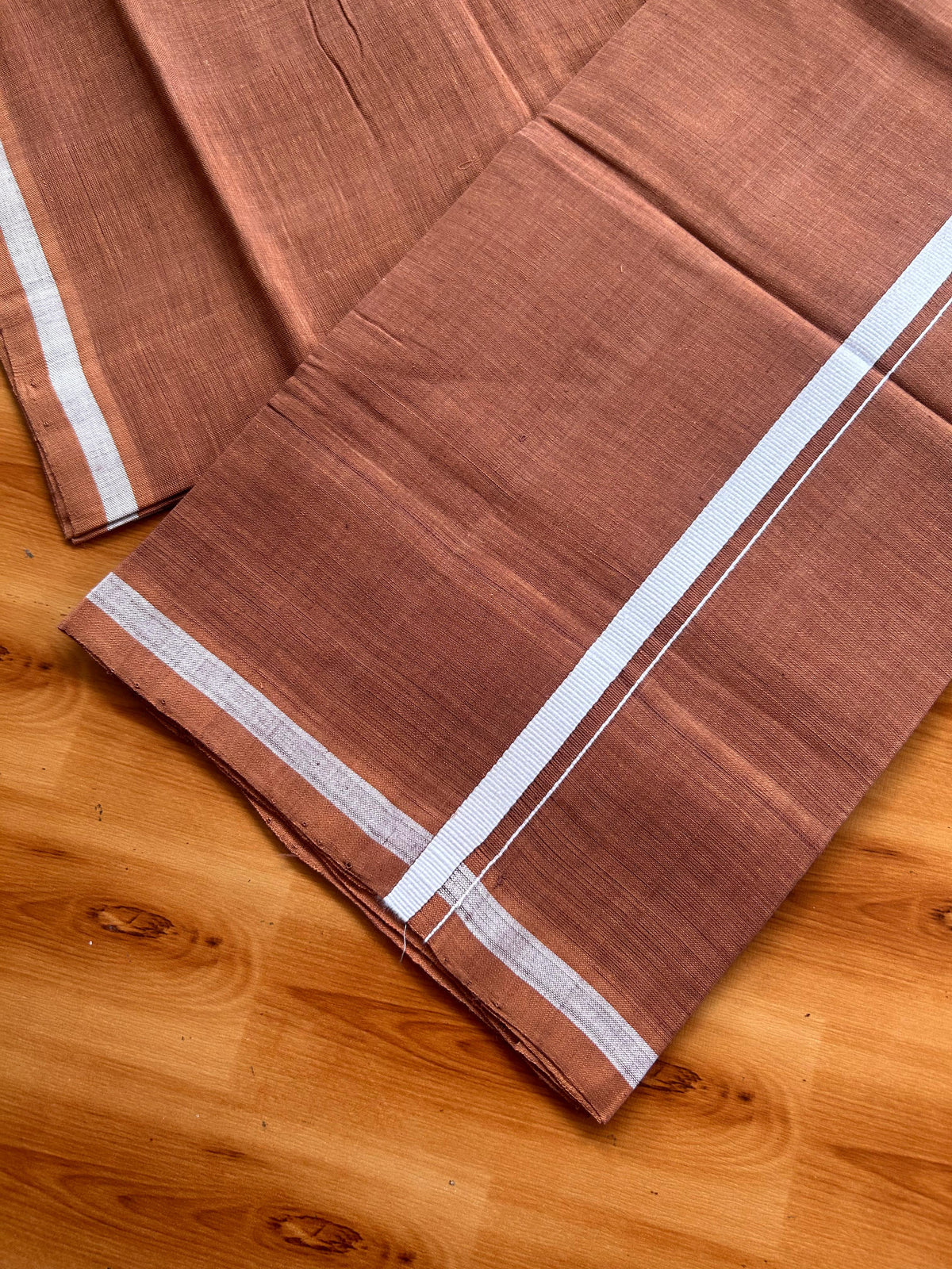 Kerala Handloom Single Kaily/Lungi - KaithariKada 100% Pure Cotton - 40s - 0.5 cm White Kara With Kavi Shaded colour Body - (2 meter / 4 muzham) - 23 KK5539 ELA