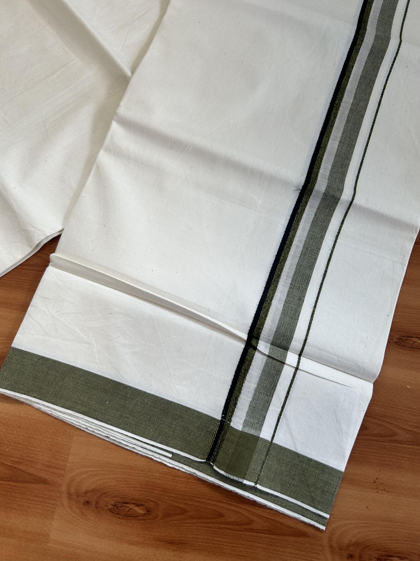 Single Mundu/Dhoti - Off White (Unbleached) 29% Discount !! KaithariKada Balaramapuram 100% Cotton Twisted 60s Thread - 1 Inch Silver Kasav & Black & Mustard Yellow Shaded Kara (2 meter /4 muzham) - 5 KK5393 GL