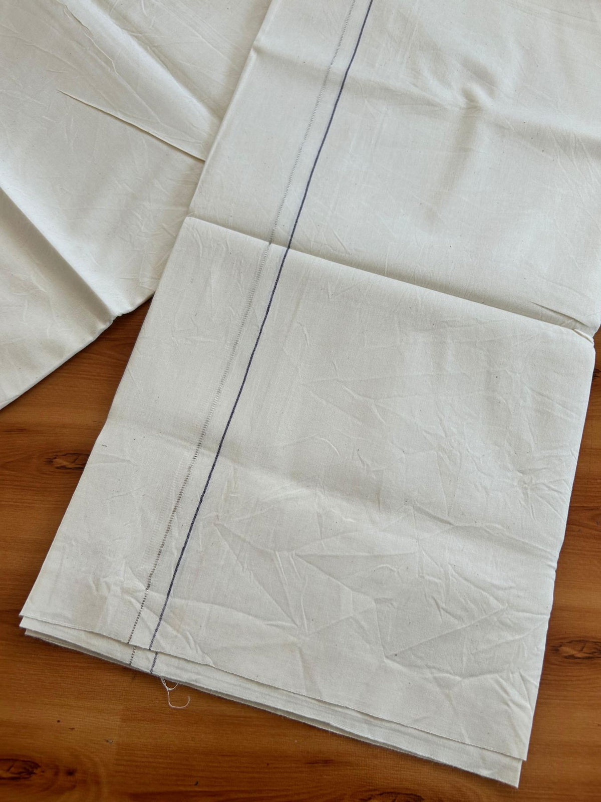 Single Off White (Unbleached) Mundu/Dhoti - 36% DISCOUNT!! KaithariKada Balaramapuram 100% Cotton - Twisted 60s Thread - 0.75 cm Silver Kasav Violet Puliyilakkara One Side Chutty (2 meter / 4 muzham) - 35 KK5495 GL