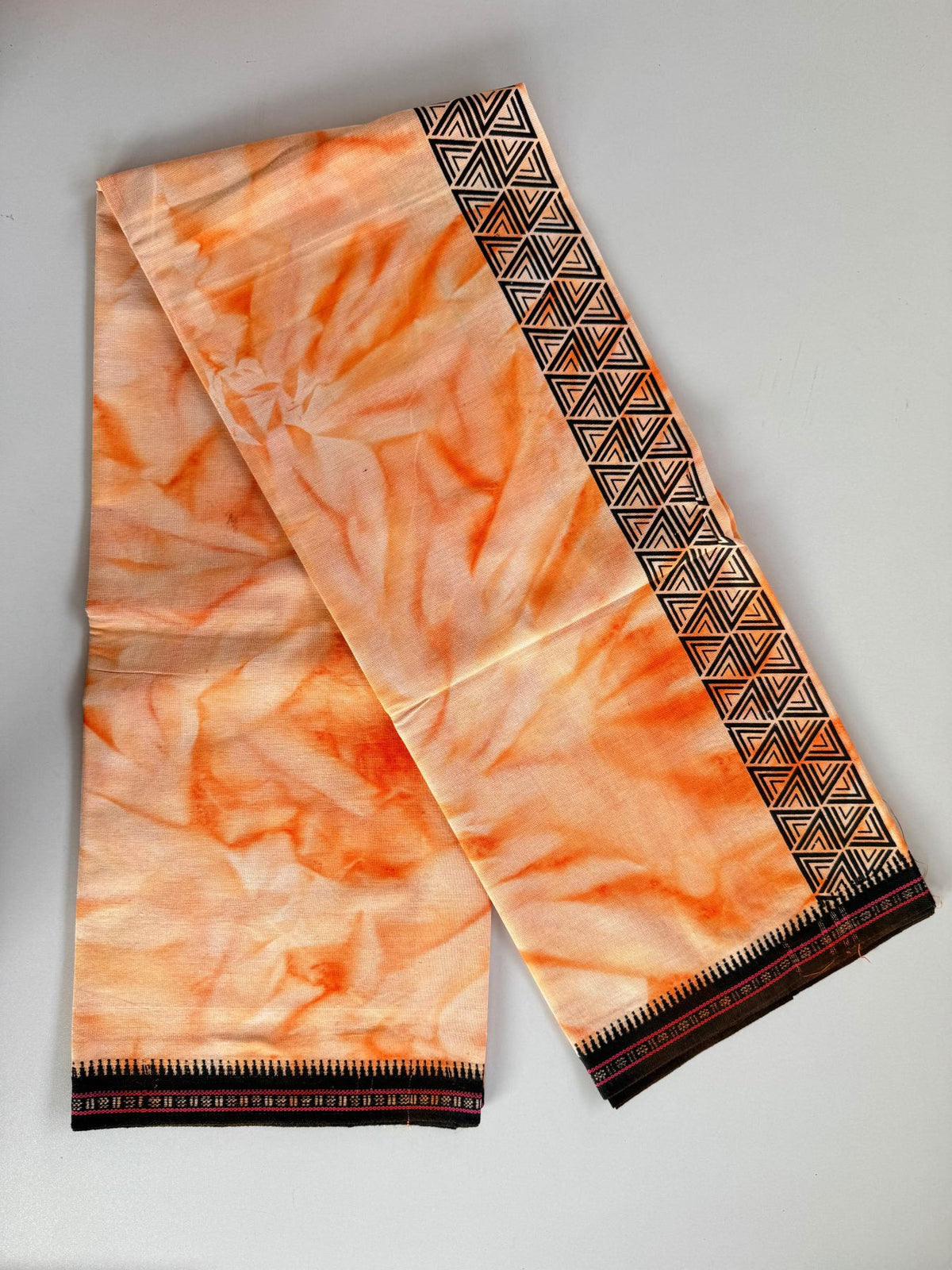 Dyed Single Kaily / Lungi - Kaitharikada - Mixed Cotton - 40s twisted - 2.25 inch Black Printed Design Kara With Peach & White Shaded Colour Body (2 meter / 4 muzham) - 58 KK8097 SAT