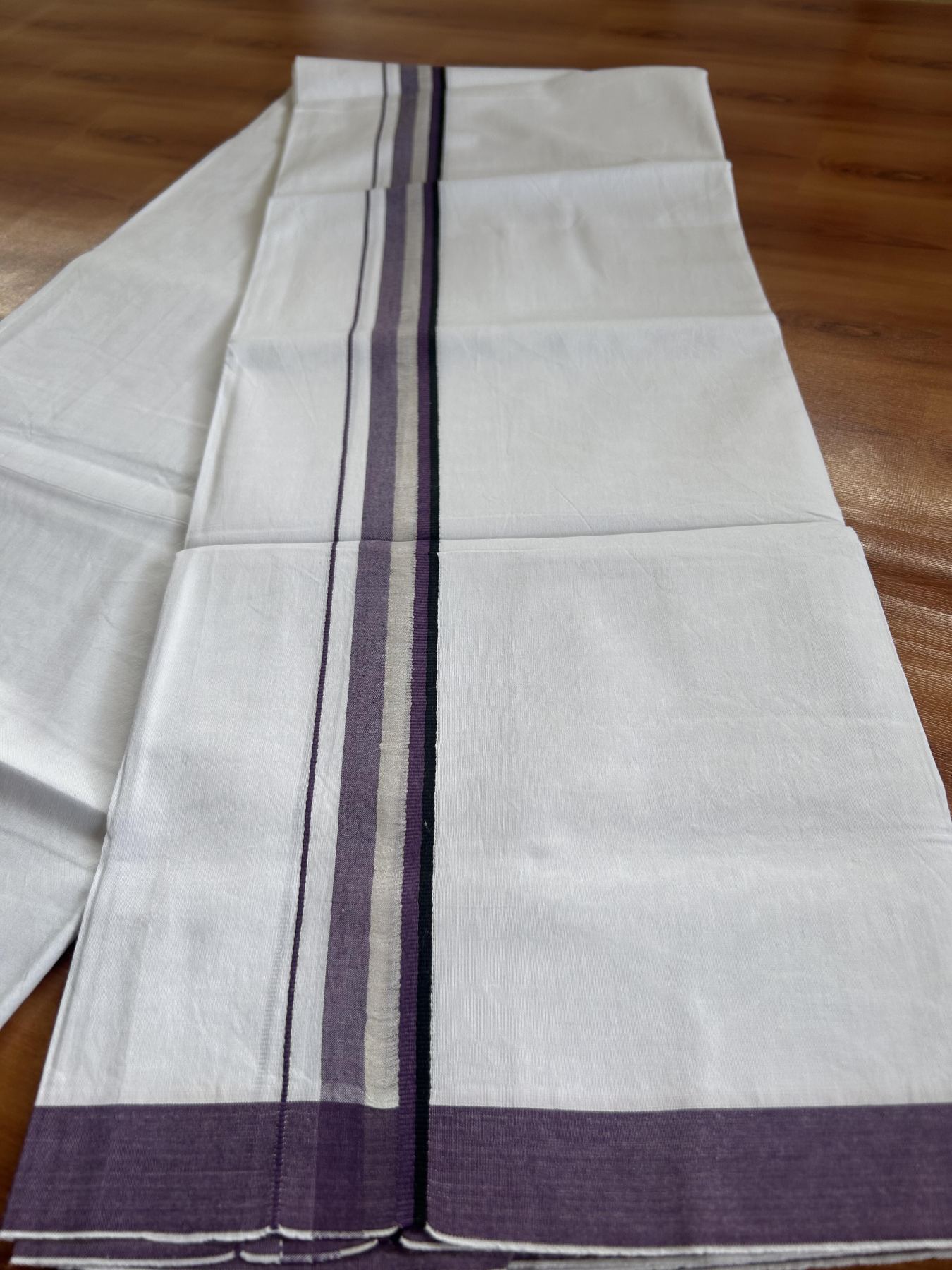 Single Mundu/Dhoti - Pure White - 29% Discount !! KaithariKada Balaramapuram 100% Cotton - Twisted 60s Thread -1 Inch Silver Kasav & Black & Violet Shaded Kara (2 meter / 4 muzham) - 32 KK5393 GL