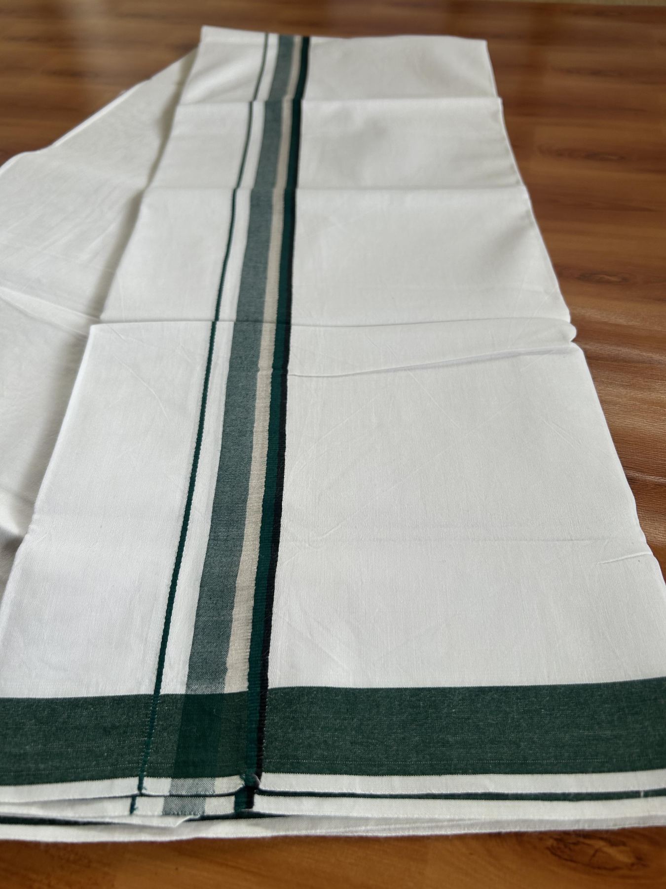 Single Mundu/Dhoti - Pure White - 29% Discount !! KaithariKada Balaramapuram 100% Cotton - Twisted 60s Thread -1 Inch Silver Kasav & Black & Green Shaded Kara (2 meter / 4 muzham) - 29 KK5393 GL