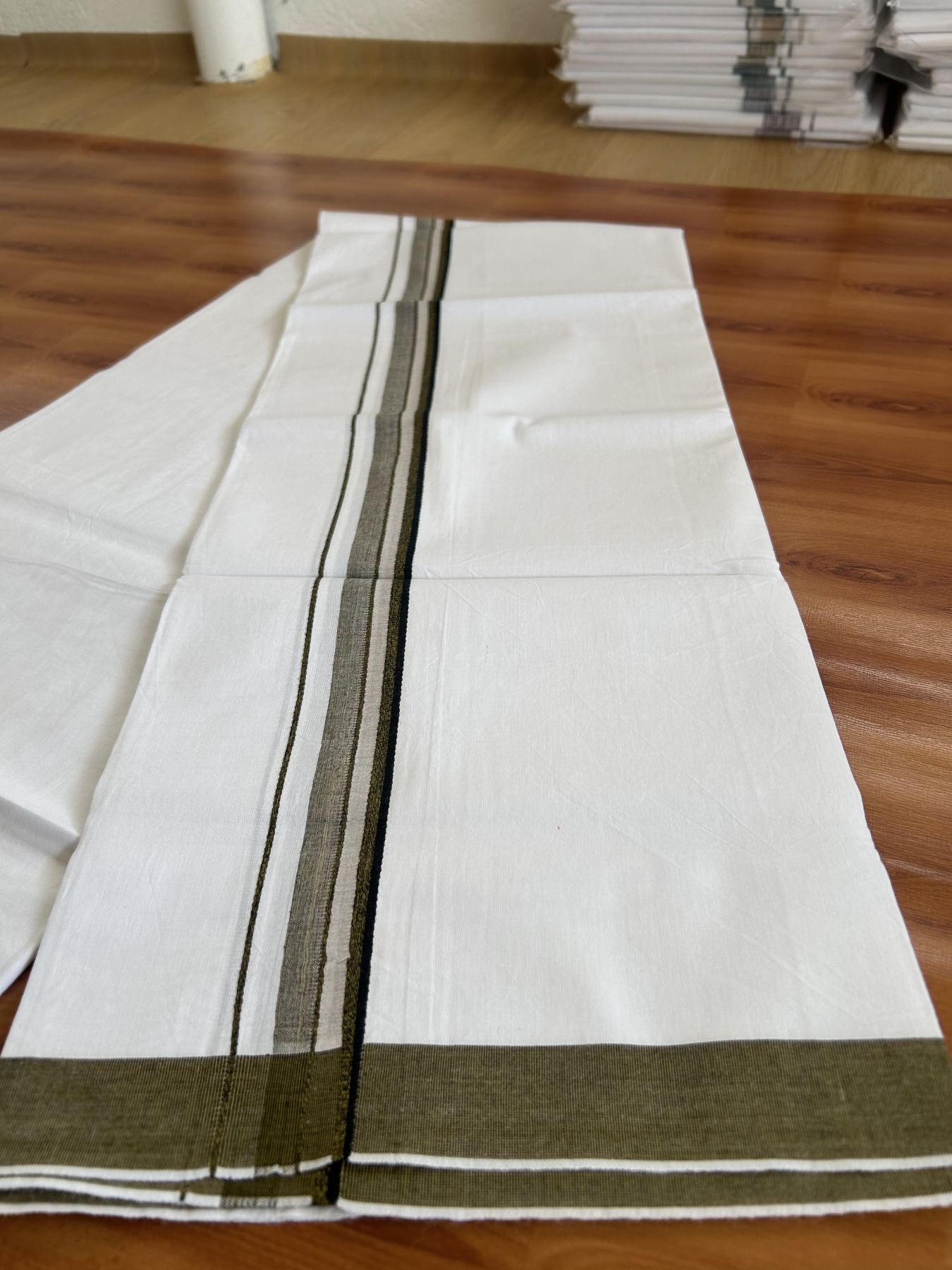 Single Mundu/Dhoti - Pure White - 29% Discount !! KaithariKada Balaramapuram 100% Cotton - Twisted 60s Thread -1 Inch Silver Kasav & Black & Yellowish Olive Green Shaded Kara (2 meter / 4 muzham) - 33 KK5393 GL