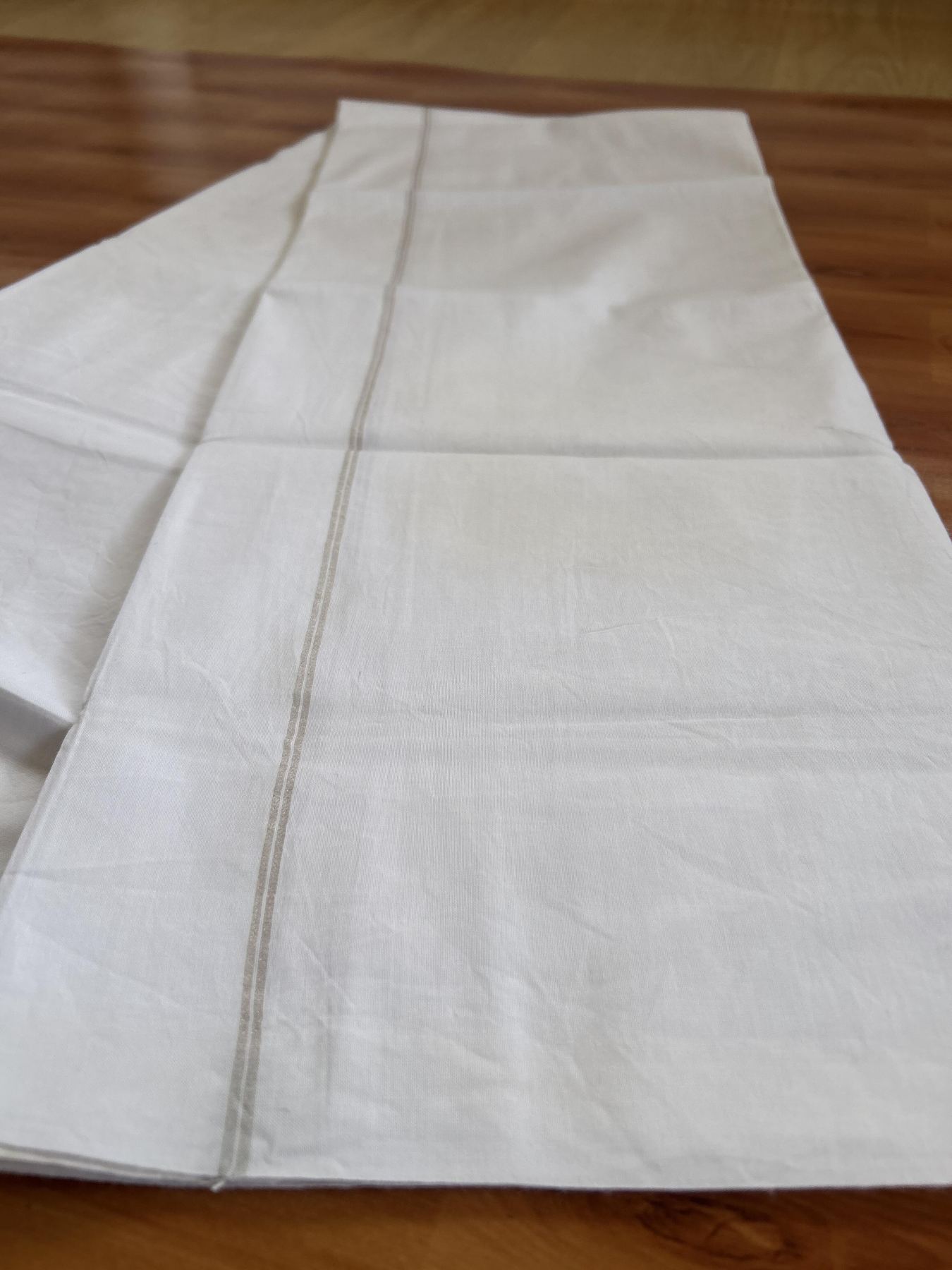 Single Mundu/Dhoti - Pure white - 29% Discount !! KaithariKada Balaramapuram 100% Cotton - Twisted 60s Thread- 0.25 Inch Silver shaded Striped Kara (2 meter / 4 muzham) - 56 KK5393 GL