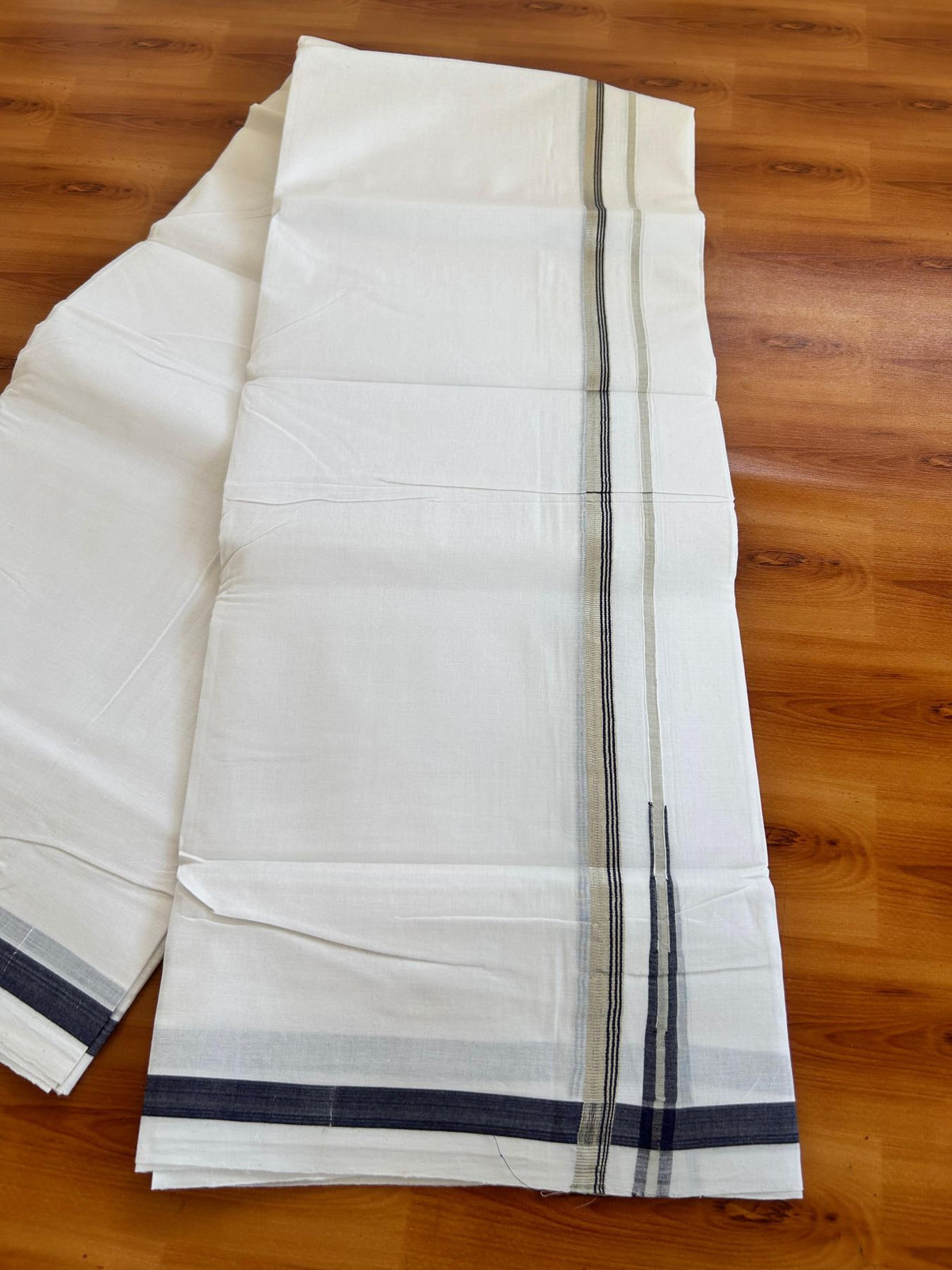 Double Pure White 25% Discount ! KaithariKada Handloom Millpaav - Kerala Handloom - 100% Pure Cotton - 80x90 - 0.5 Inch Puliyilakkara Silver Kasav & Navy Blue Chutty Kara 3.90 mtr (8.36 Muzham) - 32 KK5496 YAR