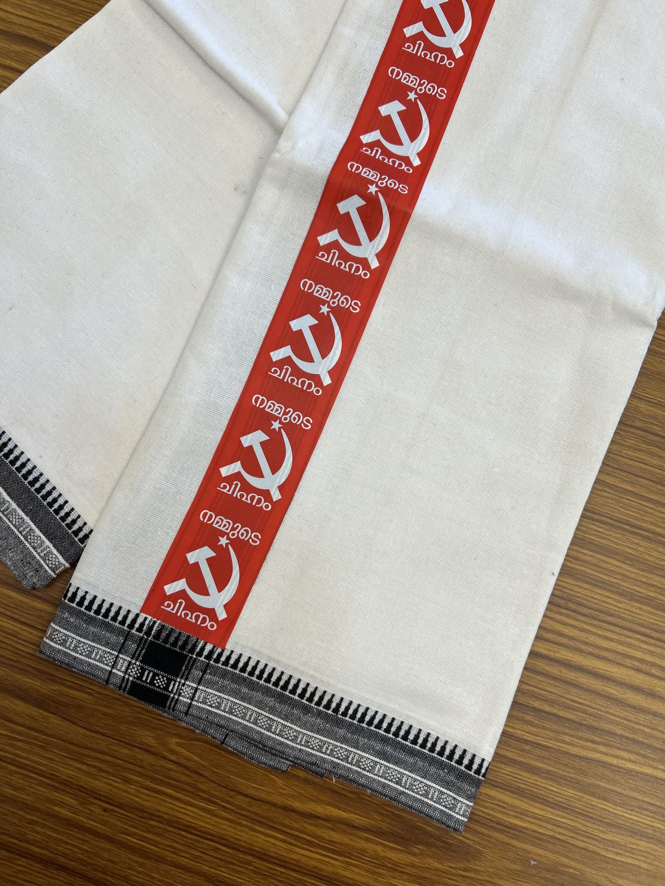 Cpi(M) Veshti - Kaitharikada - Single Kaily / Lungi - Polyster + Cotton - 20s twisted - 1.75 inch Cpi(M) Arival Chuttika Nakshathram Printed Kuppadam Border with White colour body (2 meter / 4 muzham) - 8 KK8045 GAN