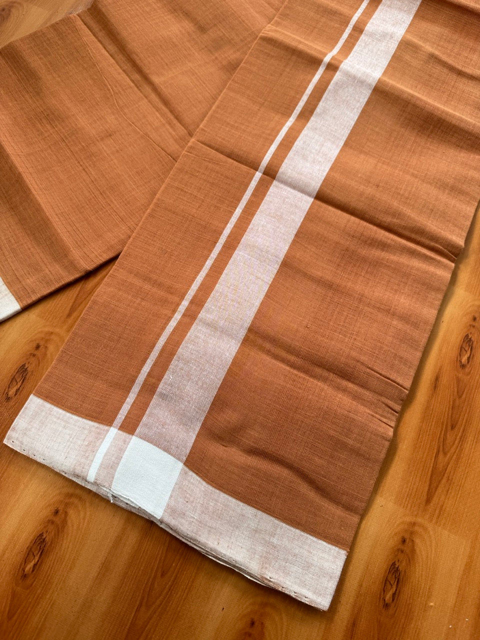 Kerala Handloom Single Kaily/Lungi - KaithariKada 100% Pure Cotton - 2/40s -1.25 Inch White Shaded Kara With Kavi colour Body - (2 meter / 4 muzham) - 1 KK8057 ELA