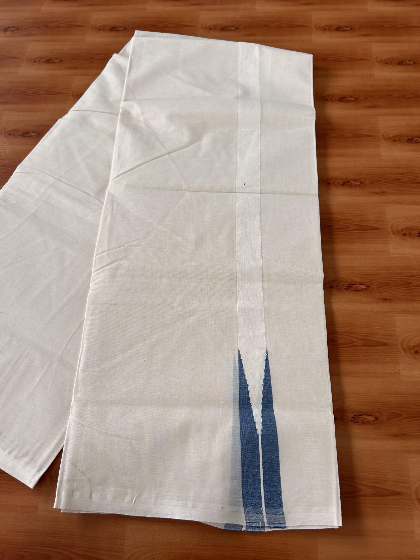 Double Off white Mundu/Dhoti - 20% Discount! KaithariKada Balaramapuram - 100% Cotton 100x100 - 1.25 inch Puliyilakkara Peacock Blue shaded Chutty Kara - 4 mtr (8.5 muzham) - 5 KK5435 ASH