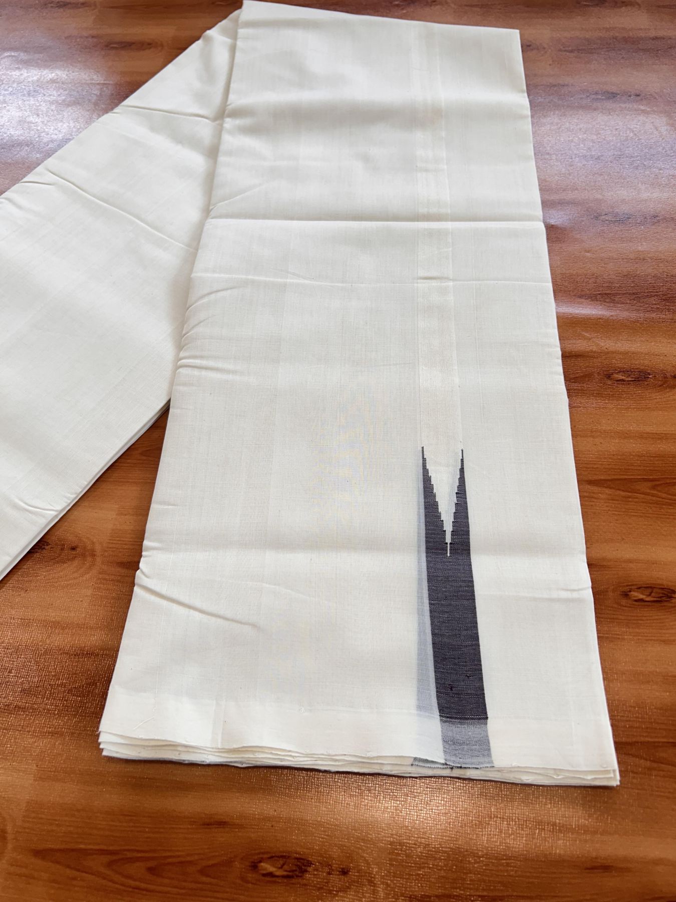 Double Off White (Unbleached) Mundu/Dhoti - 25% Discount!! KaithariKada Handloom Unakkupaav - Kerala Handloom - 100% Pure Cotton - 100x80 - 0.75 inch Brown Chutty Kara 4 meter (8.5 muzham) - 1 KK5436 REA