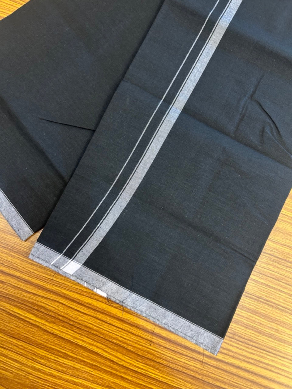 10% Discount ! Kaitharikada - Pure Cotton - Kaily / Lungi - (40s) - 0.5 inch White Shaded Kara with Black colour body (2 meter / 4 muzham) - 3 KK8029 GAN