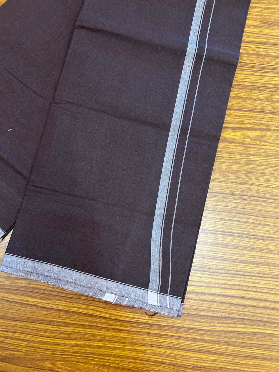 10% Discount ! Kaitharikada Pure Cotton - Kaily / Lungi - (40s) - 0.5 inch White Shaded Kara with Dark Grape Wine colour body (2 meter / 4 muzham) - 5 KK8029 GAN