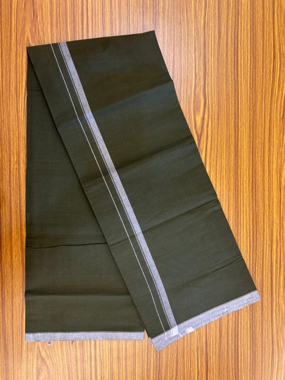 10% Discount ! Kaitharikada Pure Cotton - Kaily / Lungi - (40s) - 0.5 inch White Shaded Kara with Olive Green colour body (2 meter / 4 muzham) - 8 KK8029 GAN