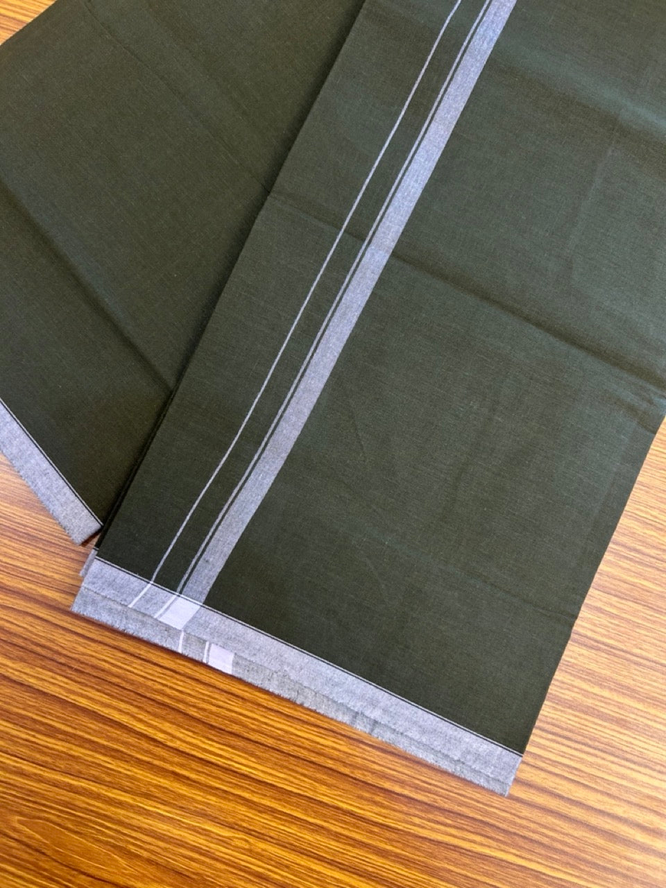 10% Discount ! Kaitharikada Pure Cotton - Kaily / Lungi - (40s) - 0.5 inch White Shaded Kara with Olive Green colour body (2 meter / 4 muzham) - 8 KK8029 GAN