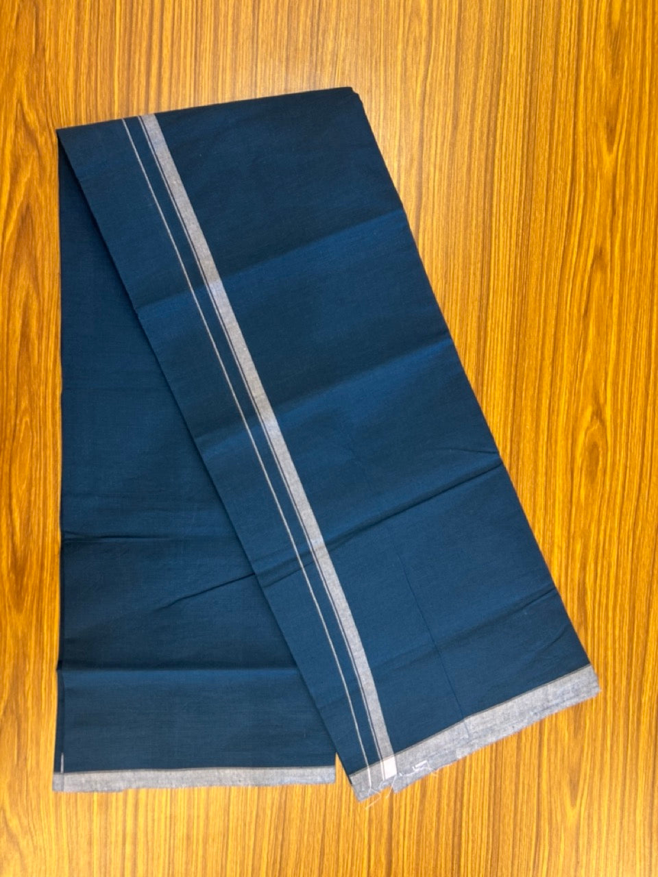 10% Discount ! Kaitharikada Pure Cotton - Kaily / Lungi - (40s) - 0.5 inch White Shaded Kara with Dark Blue colour body (2 meter / 4 muzham) - 7 KK8029 GAN