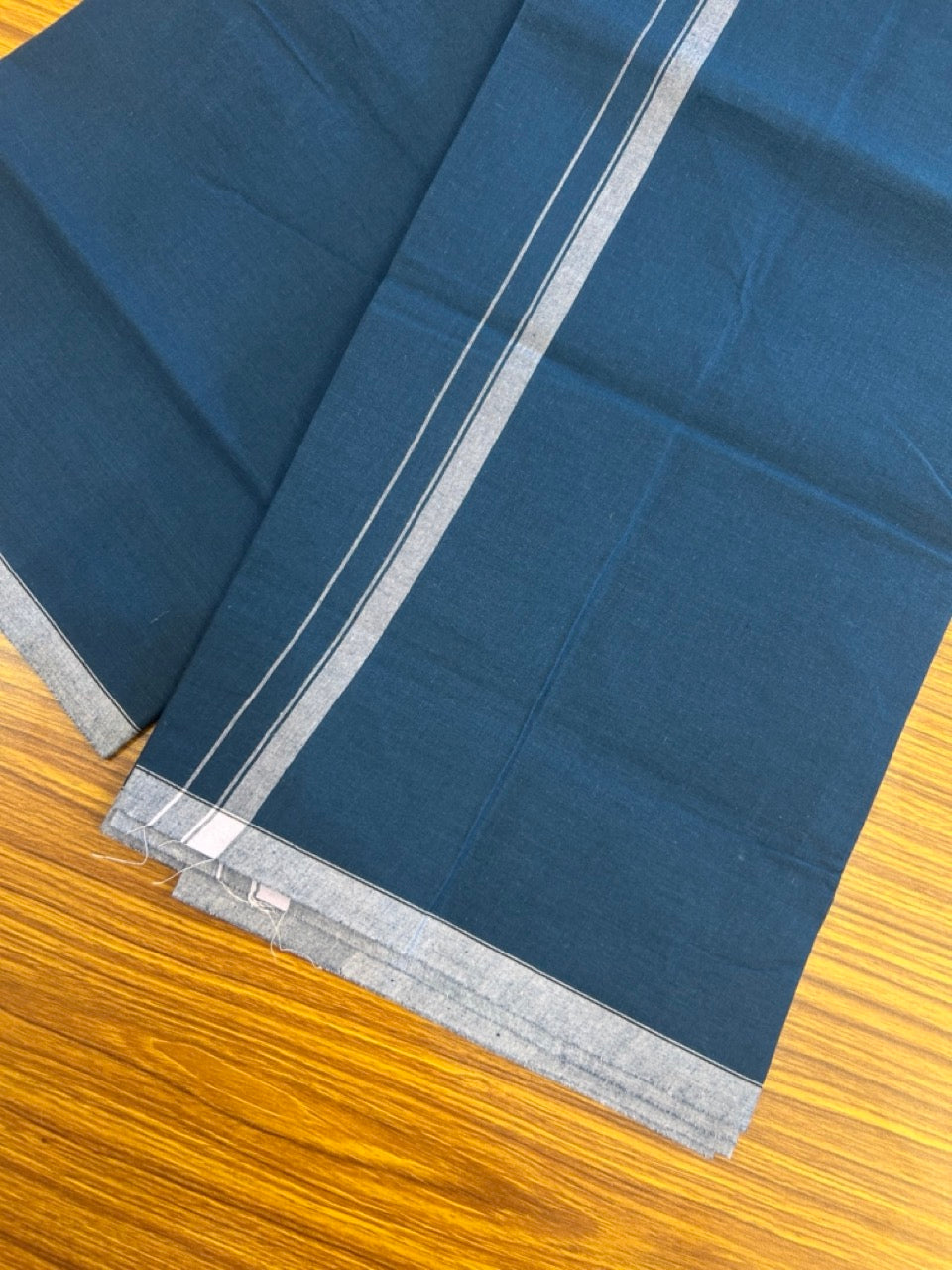 10% Discount ! Kaitharikada Pure Cotton - Kaily / Lungi - (40s) - 0.5 inch White Shaded Kara with Dark Blue colour body (2 meter / 4 muzham) - 7 KK8029 GAN