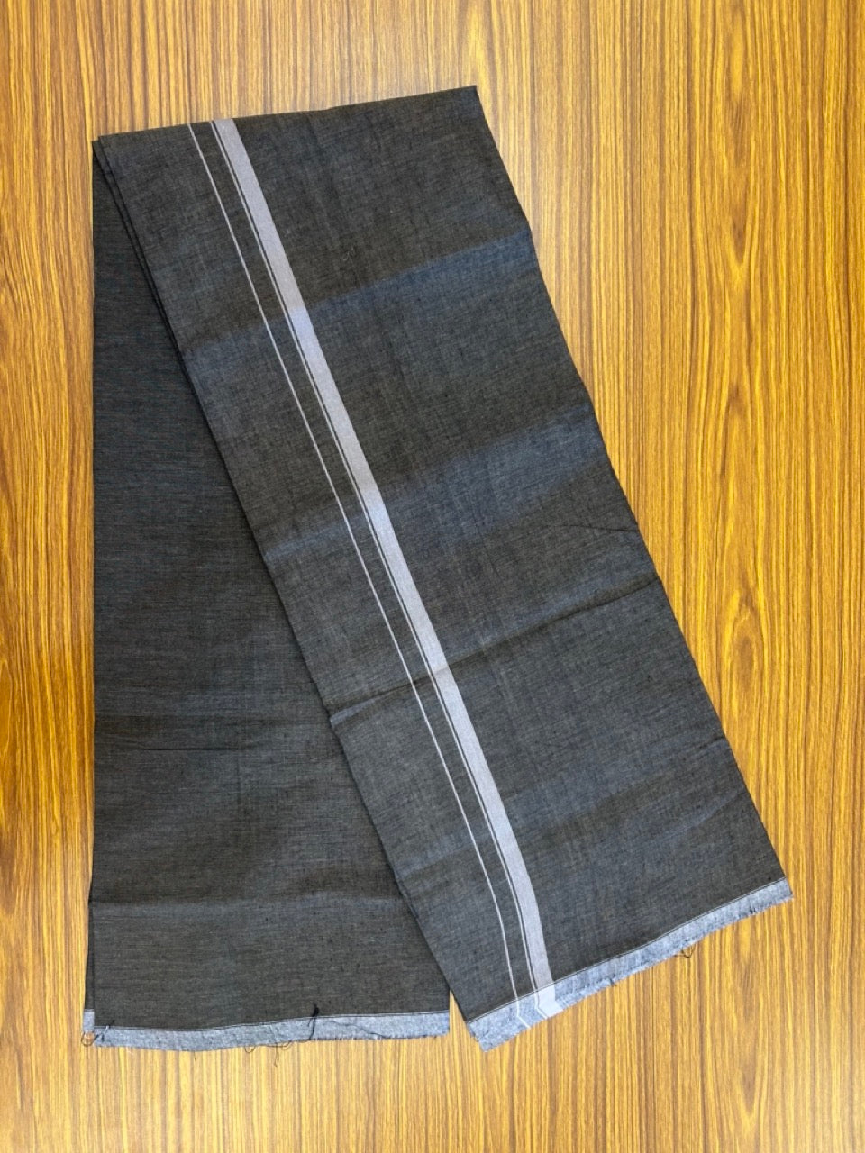10% Discount ! Kaitharikada Pure Cotton - Kaily / Lungi - (40s) - 0.5 inch White Shaded Kara with Shaded Black & grey colour body (2 meter / 4 muzham) - 9 KK8029 GAN